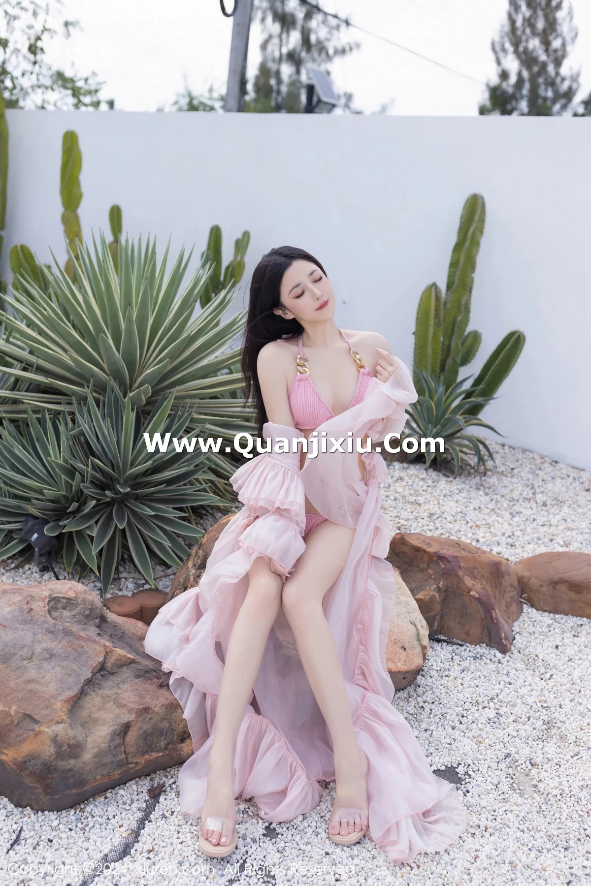 秀人集.com_[XiuRen秀人网]No.7920_模特鱼子酱Fish泳池边性感粉色比基尼服饰秀曼妙身姿诱惑写真81P