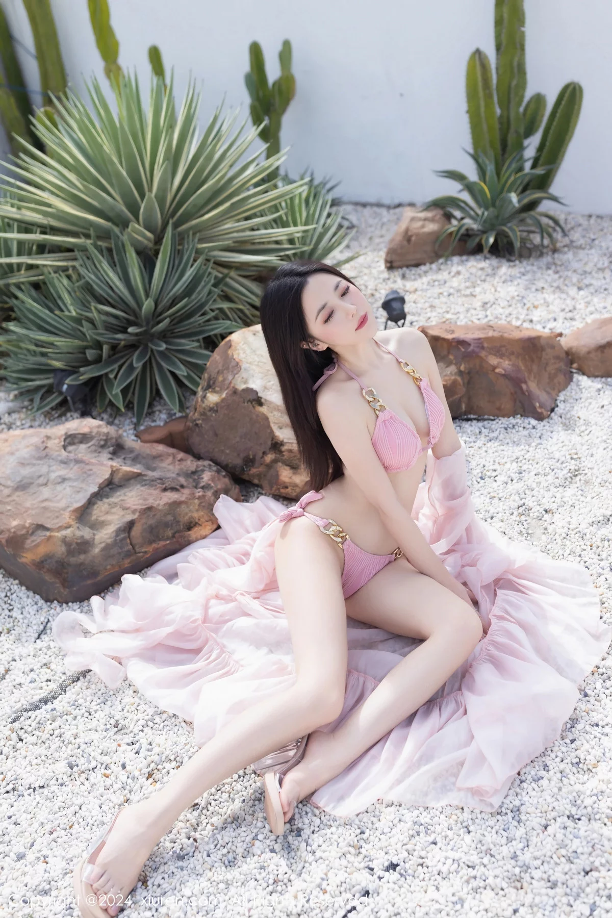 秀人集.com_[XiuRen秀人网]No.7920_模特鱼子酱Fish泳池边性感粉色比基尼服饰秀曼妙身姿诱惑写真81P