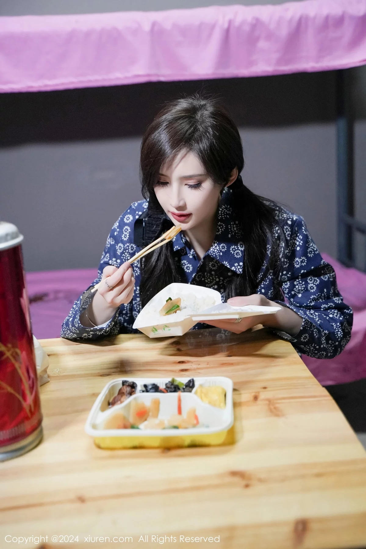 秀人集.com_[XiuRen秀人网]No.7915_女神Carol周妍希宿舍拍摄私房床上超薄肉丝秀翘臀美腿诱惑写真86P