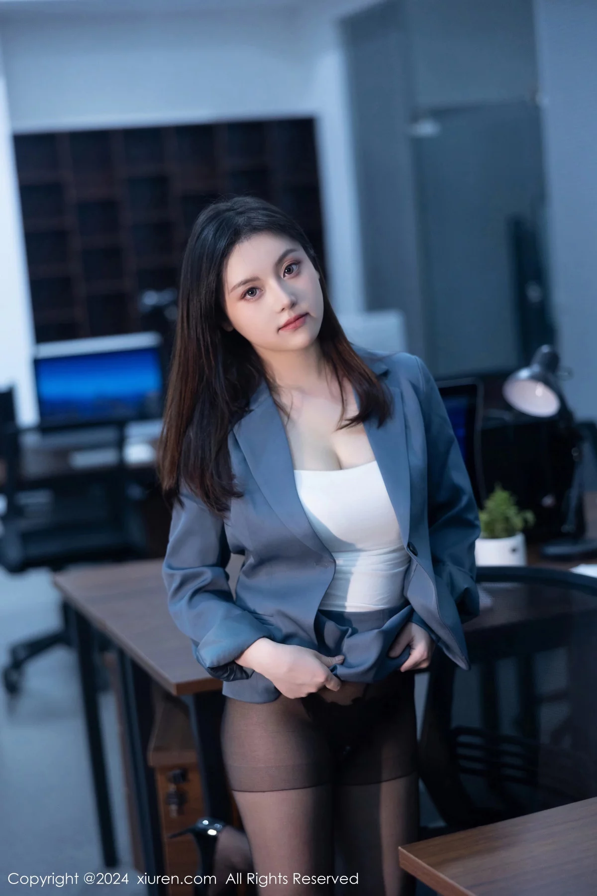 秀人集.com_[XiuRen秀人网]No.7923_模特合集公司场景豆瓣酱性感OL装扮配超薄黑丝完美诱惑写真104P