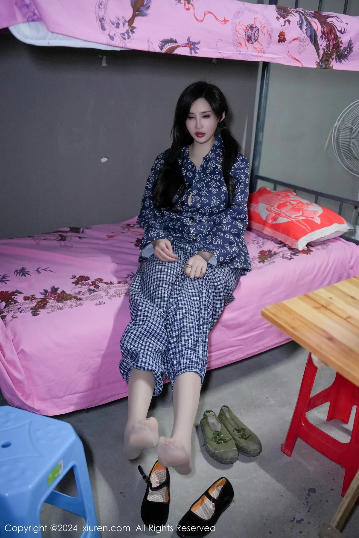 秀人集.com_[XiuRen秀人网]No.7915_女神Carol周妍希宿舍拍摄私房床上超薄肉丝秀翘臀美腿诱惑写真86P