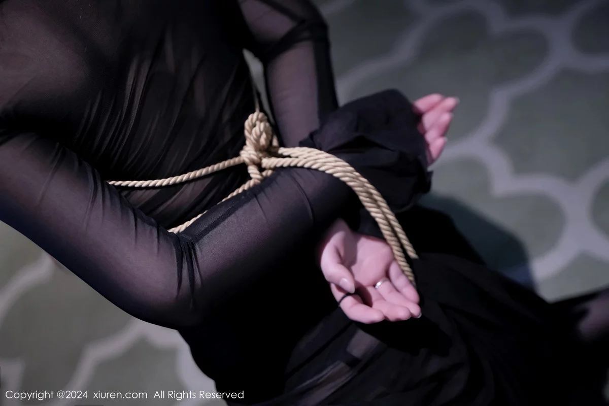 秀人集.com_[XiuRen秀人网]No.7924_模特美七Mia性感黑色薄纱情趣服配黑丝吊袜秀惹火身段诱惑写真93P