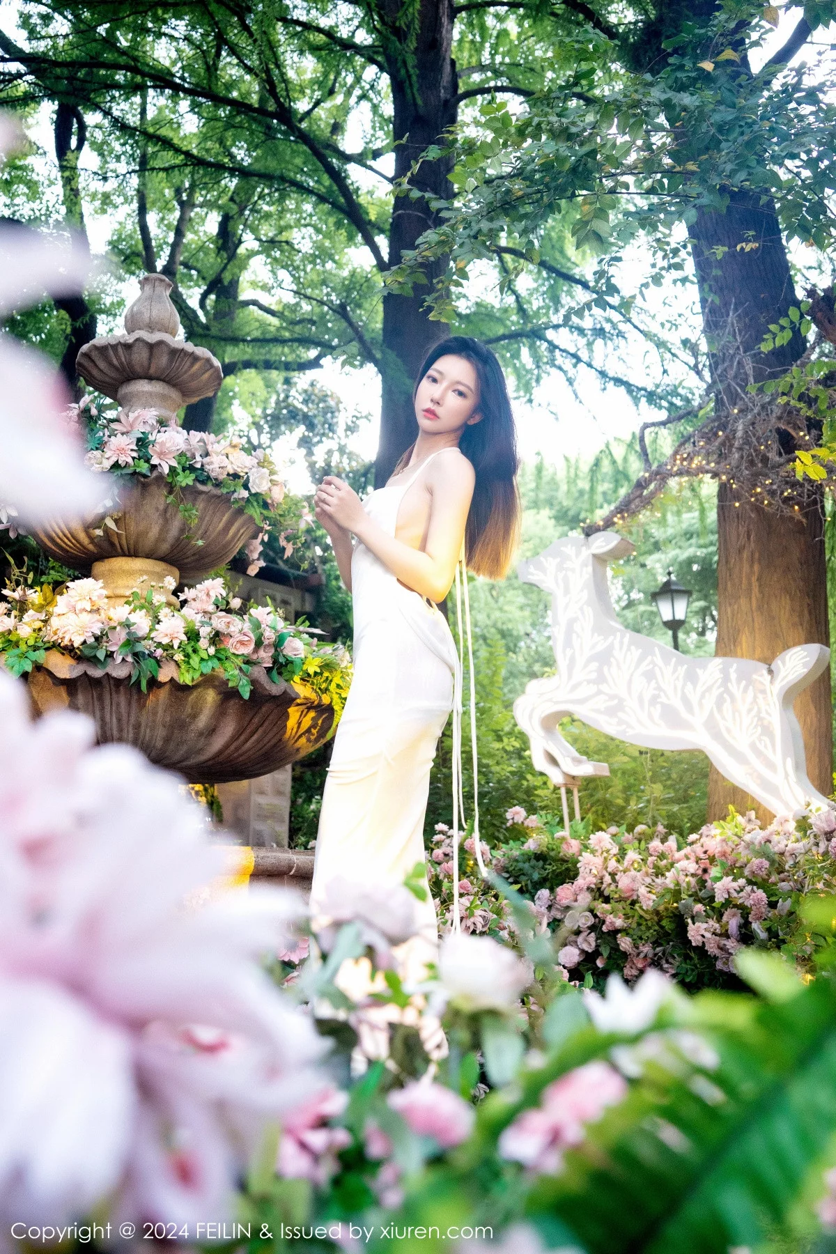 秀人集.com_[FeiLin嗲囡囡]VOL.472_女神冯木木LRIS白色连衣长裙+性感灰色内衣秀曼妙身姿迷人写真70P