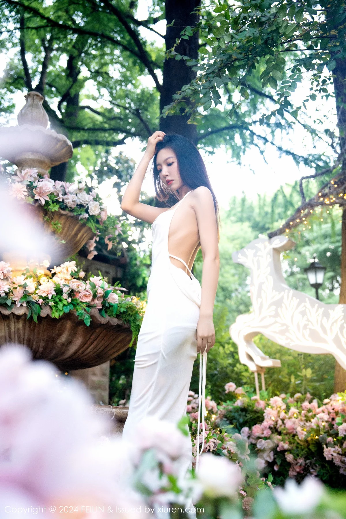 秀人集.com_[FeiLin嗲囡囡]VOL.472_女神冯木木LRIS白色连衣长裙+性感灰色内衣秀曼妙身姿迷人写真70P