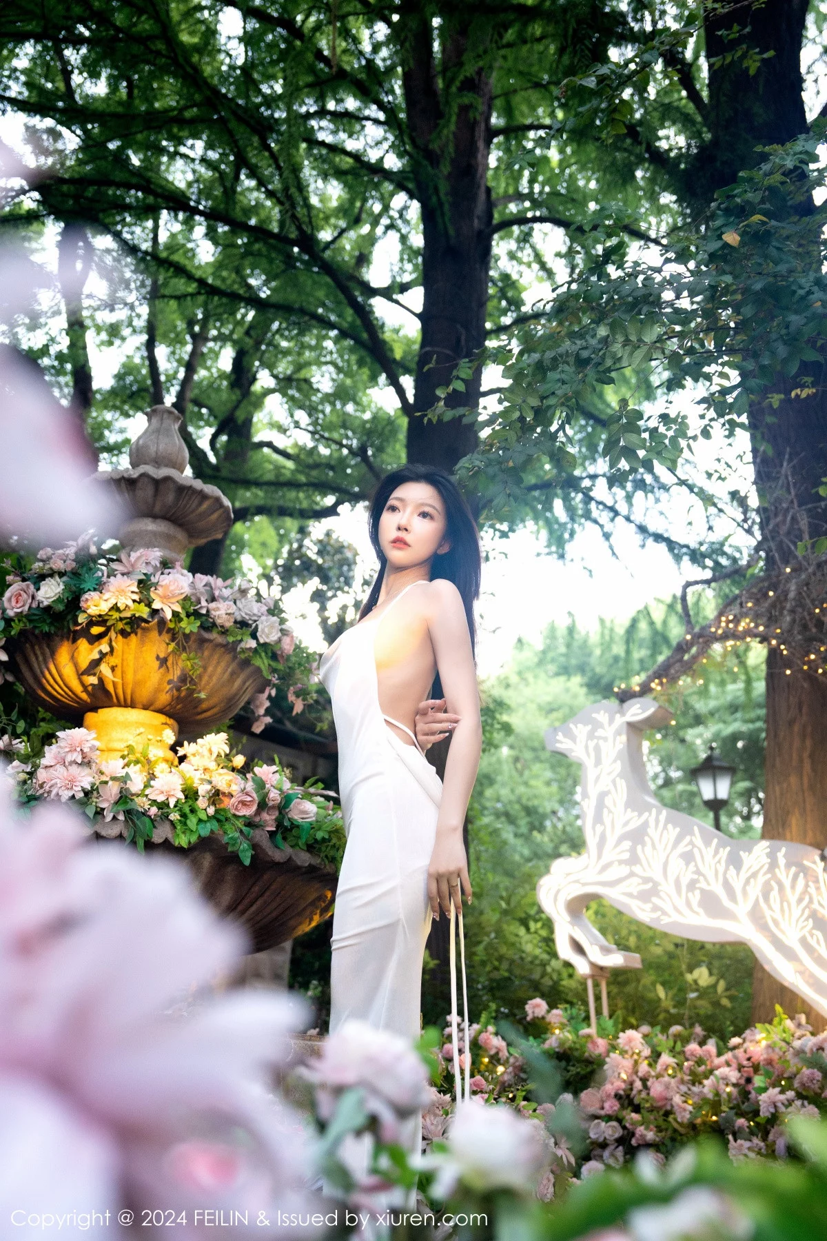 秀人集.com_[FeiLin嗲囡囡]VOL.472_女神冯木木LRIS白色连衣长裙+性感灰色内衣秀曼妙身姿迷人写真70P