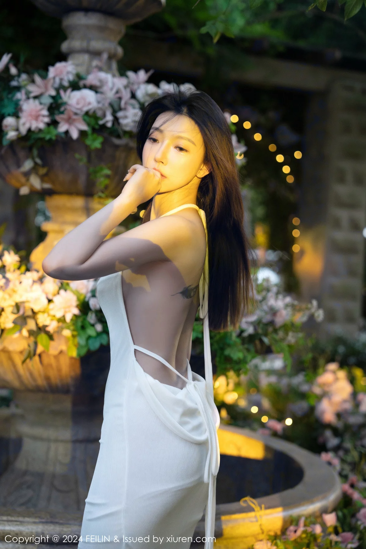 秀人集.com_[FeiLin嗲囡囡]VOL.472_女神冯木木LRIS白色连衣长裙+性感灰色内衣秀曼妙身姿迷人写真70P