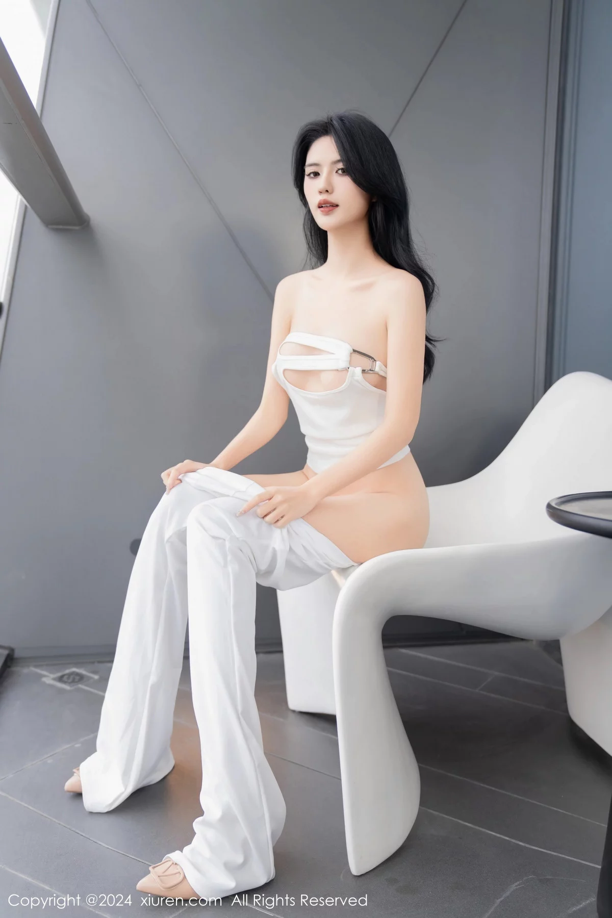 秀人集.com_[XiuRen秀人网]No.7937_模特浅浅Danny性感简约白色套装露白色内衣秀曼妙身姿诱惑写真82P