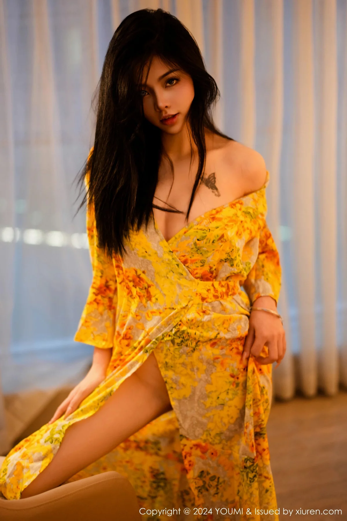 秀人集.com_[YouMi尤蜜荟]Vol.1023_模特媛宝儿boa性感黄色碎花连衣裙半脱秀惹火身材完美诱惑写真71P