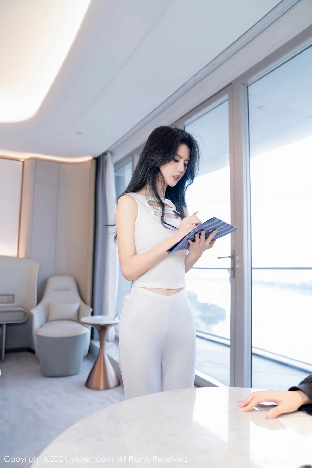 秀人集.com_[XiuRen秀人网]No.7937_模特浅浅Danny性感简约白色套装露白色内衣秀曼妙身姿诱惑写真82P