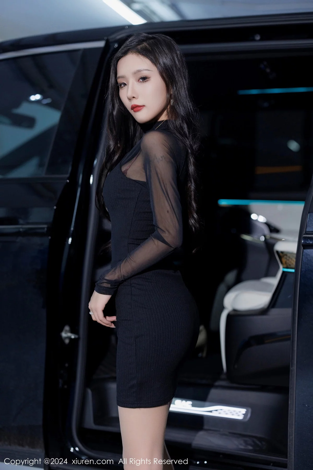 秀人集.com_[XiuRen秀人网]No.7942_模特七七kiko性感黑色连衣短裙露暖色内衣配原色丝袜迷人写真50P