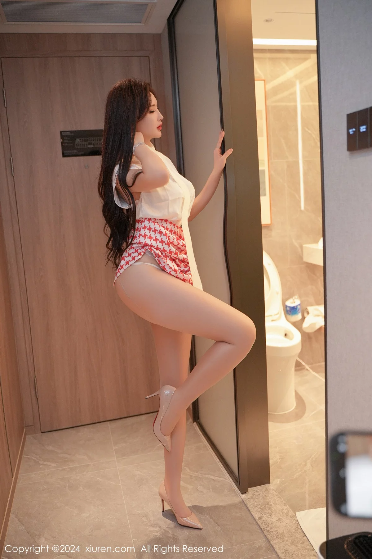 秀人集.com_[XiuRen秀人网]No.7944_女神Carol周妍希性感长裙露淡黄色蕾丝内衣配开档肉丝诱惑写真66P