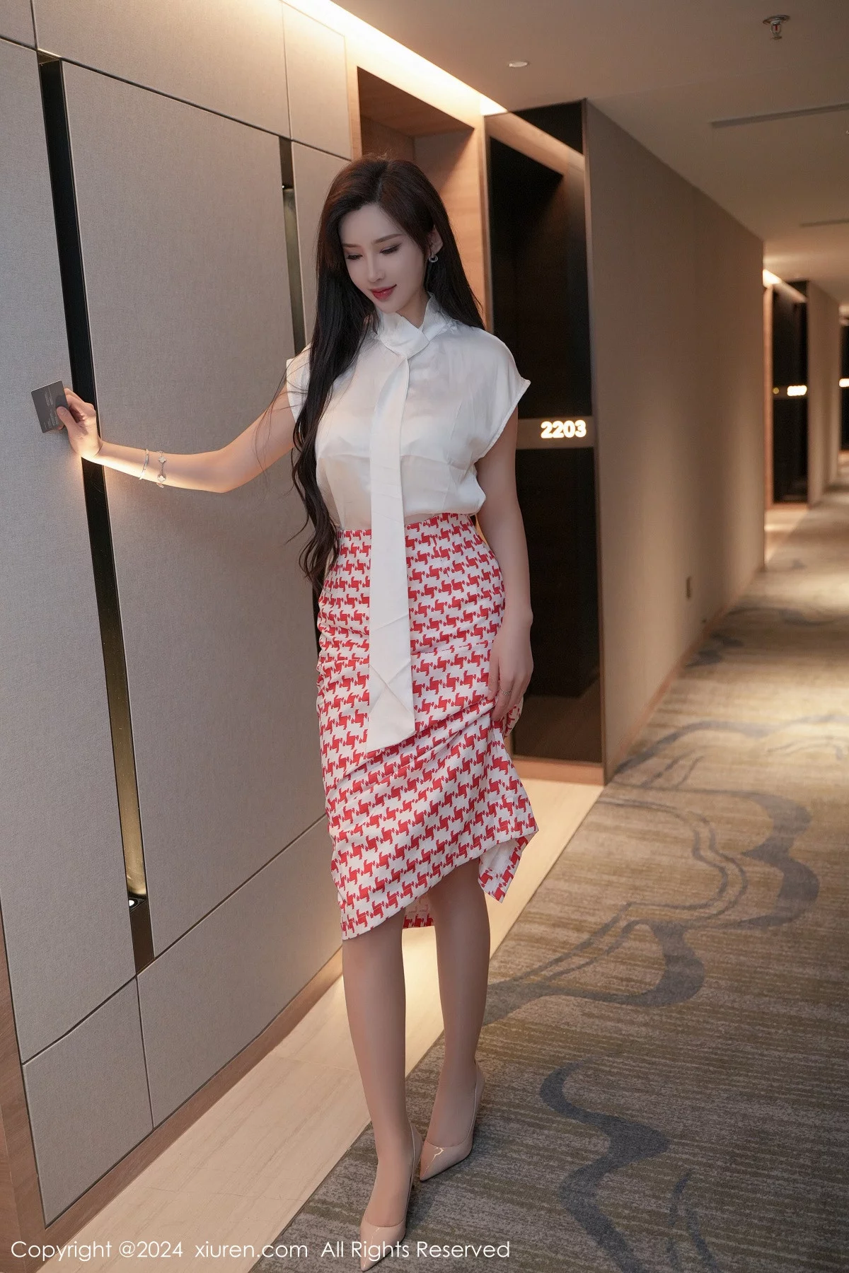 秀人集.com_[XiuRen秀人网]No.7944_女神Carol周妍希性感长裙露淡黄色蕾丝内衣配开档肉丝诱惑写真66P