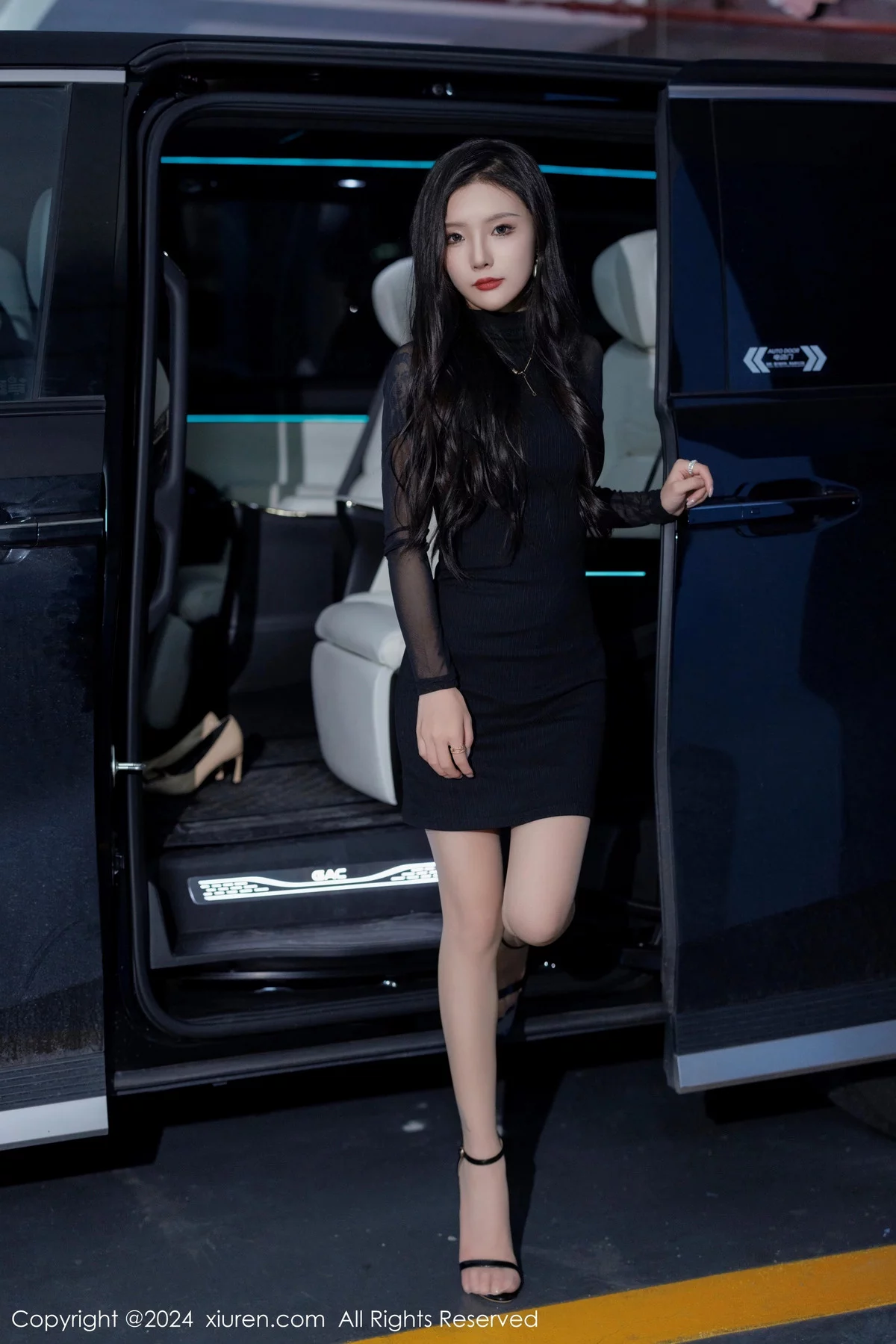 秀人集.com_[XiuRen秀人网]No.7942_模特七七kiko性感黑色连衣短裙露暖色内衣配原色丝袜迷人写真50P