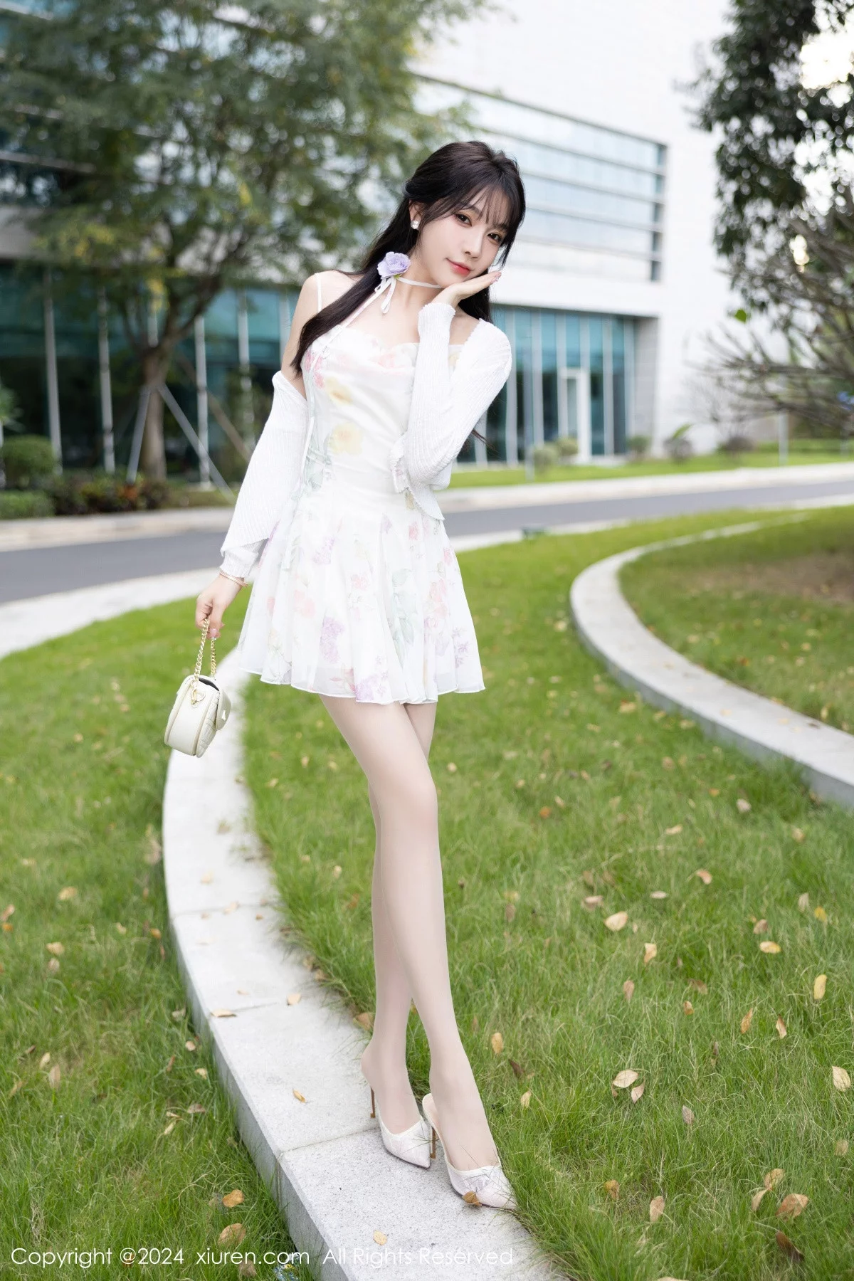 秀人集.com_[XiuRen秀人网]No.7959_女神徐莉芝Booty性感白色短裙+黑色情趣服饰秀曼妙身姿诱惑写真82P