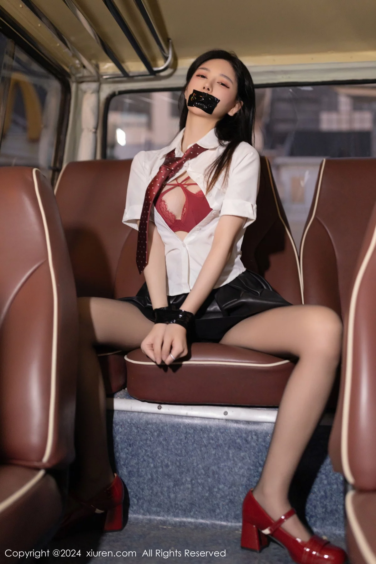 秀人集.com_[XiuRen秀人网]No.7957_模特幼幼性感学妹装扮红色蕾丝内衣配破烂黑丝秀美腿诱惑写真80P