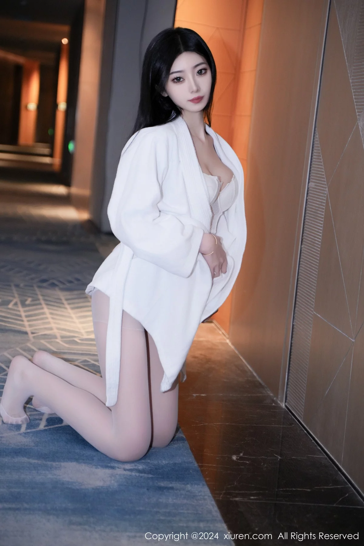 秀人集.com_[XiuRen秀人网]No.7960_模特安琪Yee白色睡袍露性感白色蕾丝情趣内衣秀丰腴身材诱惑写真64P