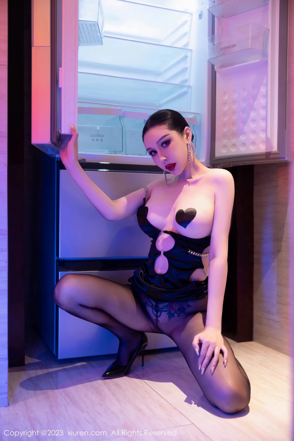 秀人集.com_[XiuRen秀人网]No.7848_模特田冰冰私房半脱性感黑色情趣服饰露豪乳遮点极致诱惑写真55P