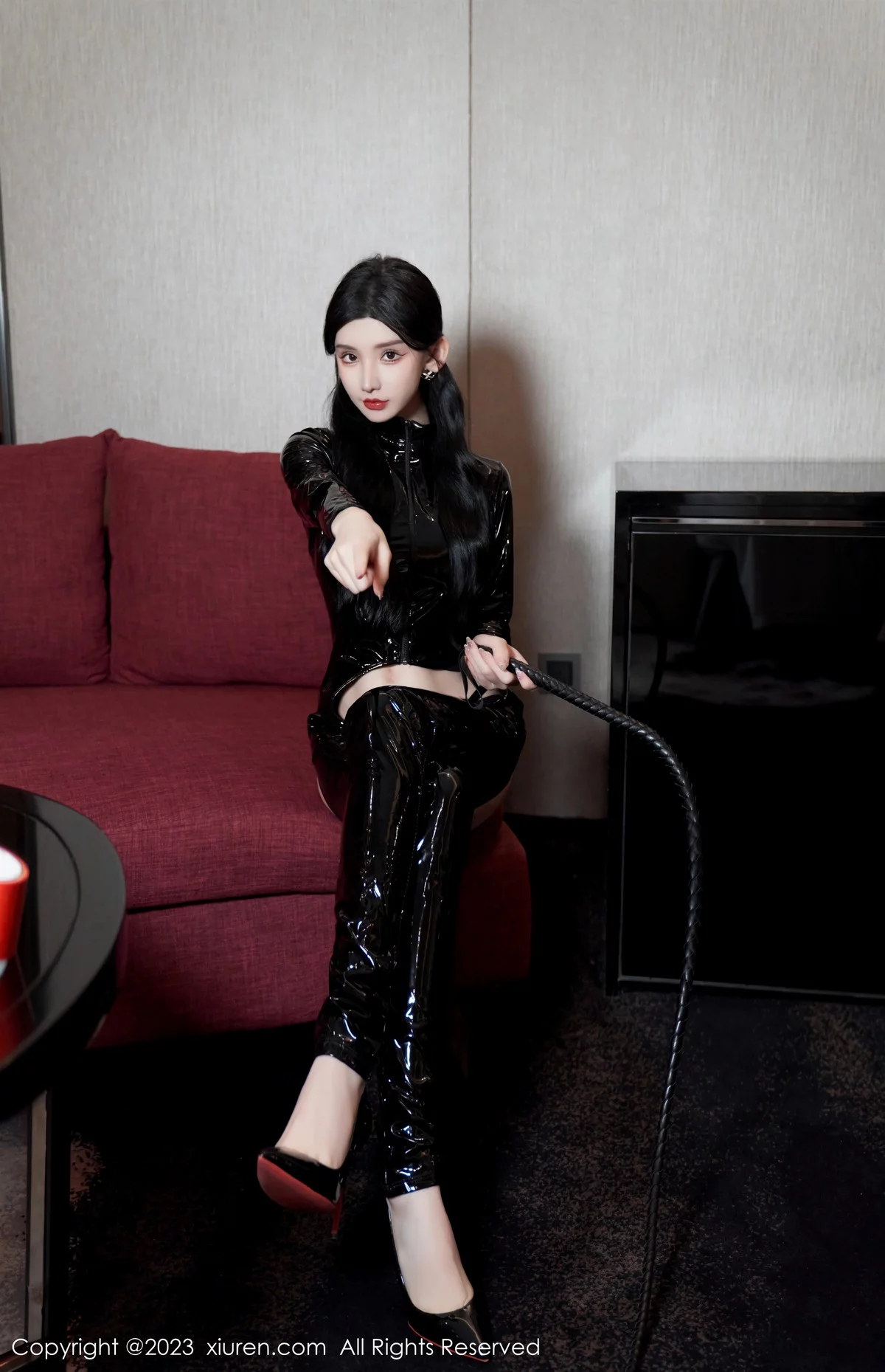 秀人集.com_[XiuRen秀人网]No.7856_女神周于希Sally黑色皮质情趣衣+红色飘带裹身秀惹火身材写真113P