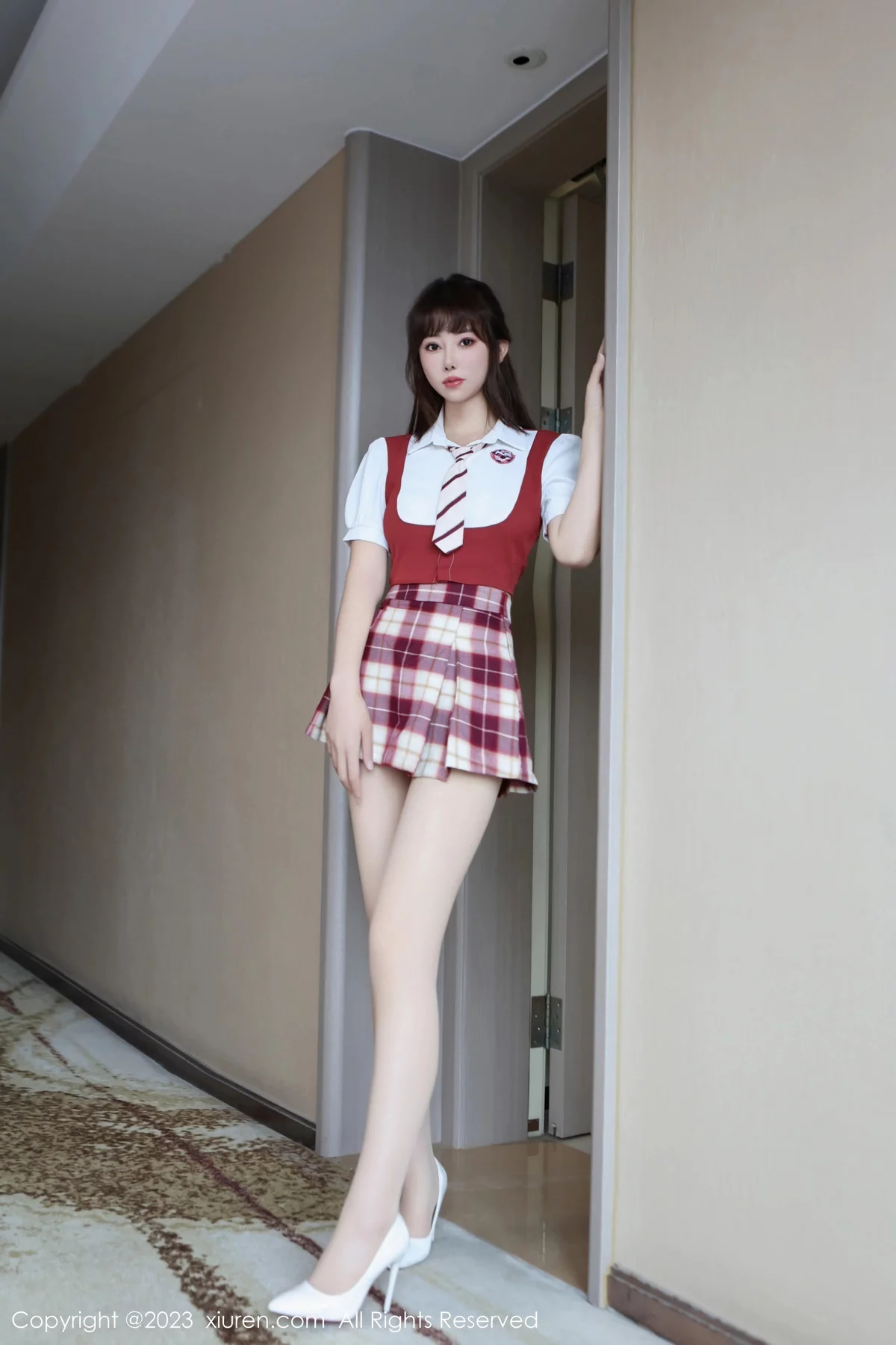 秀人集.com_[XiuRen秀人网]No.7851_模特金tiao性感学妹制服露红色轻透内衣配肉丝袜秀美腿诱惑写真77P