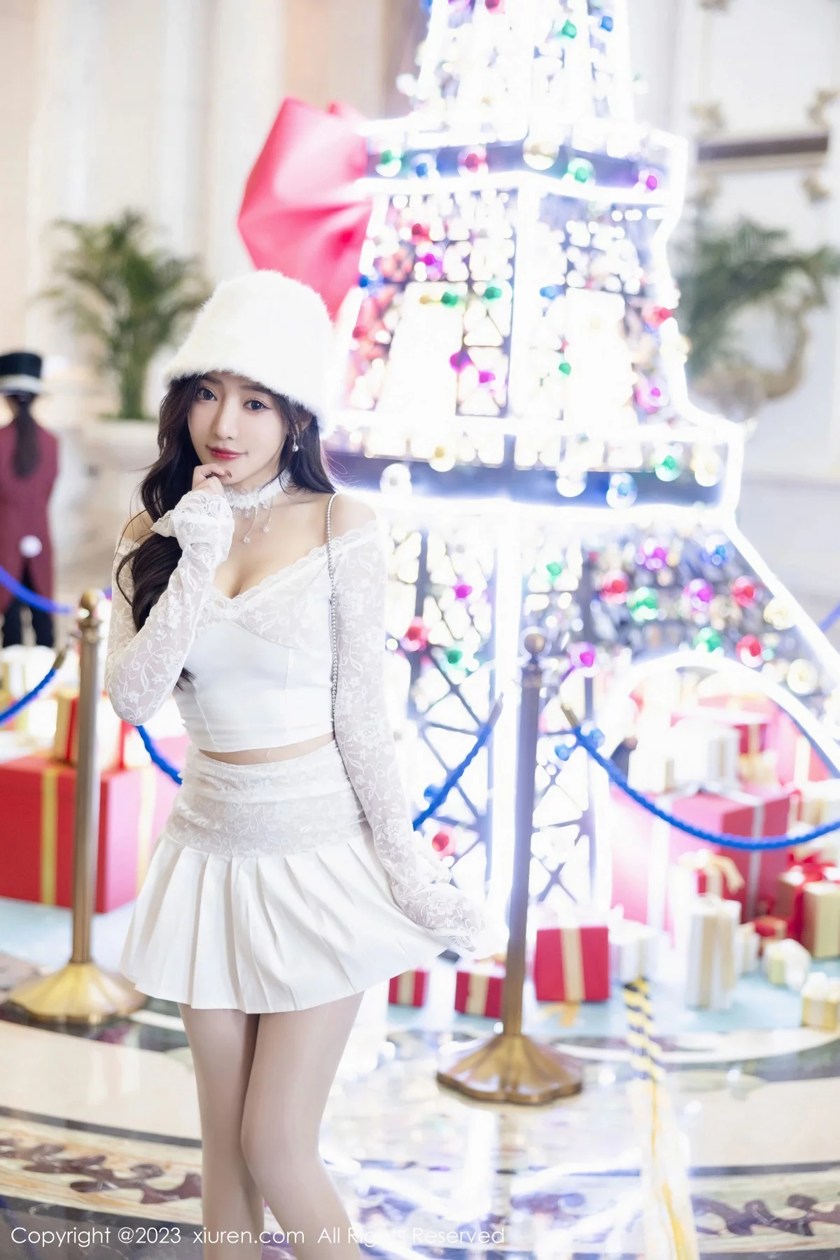 秀人集.com_[XiuRen秀人网]No.7863_女神王馨瑶yanni红色圣诞服饰+白色短裙套装秀完美身材诱惑写真91P