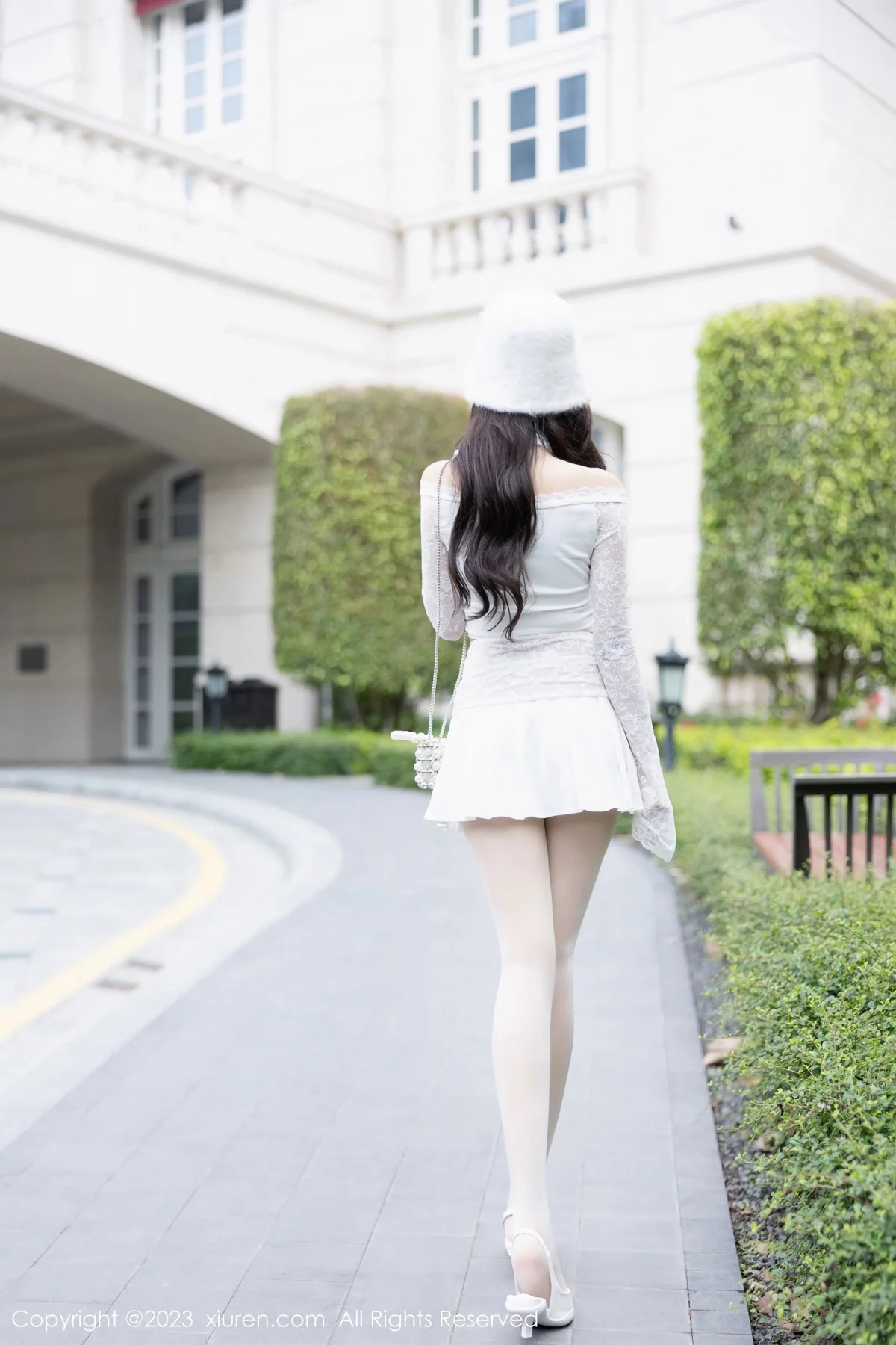 秀人集.com_[XiuRen秀人网]No.7863_女神王馨瑶yanni红色圣诞服饰+白色短裙套装秀完美身材诱惑写真91P