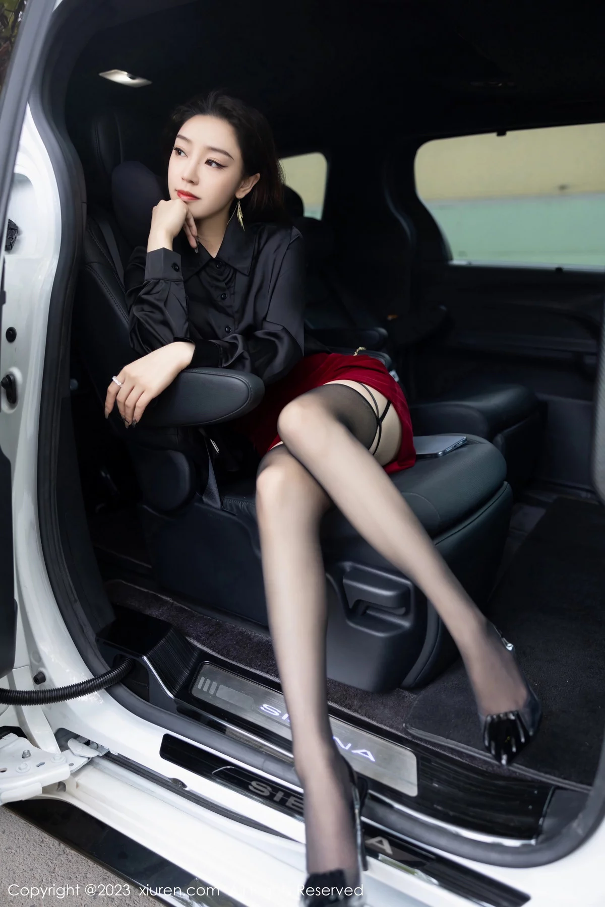 秀人集.com_[XiuRen秀人网]No.7867_模特苏曼兮黑色上衣露性感黑色内衣配黑丝吊袜秀翘臀诱惑写真83P