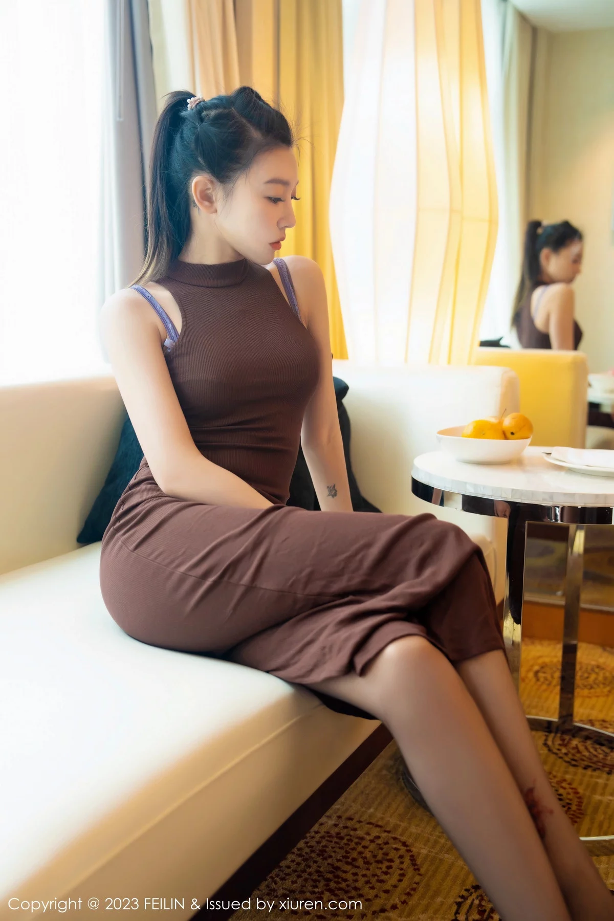 秀人集.com_[FeiLin嗲囡囡]VOL.471_女神冯木木LRIS咖啡色连衣长裙露紫粉色蕾丝内衣迷人诱惑写真71P