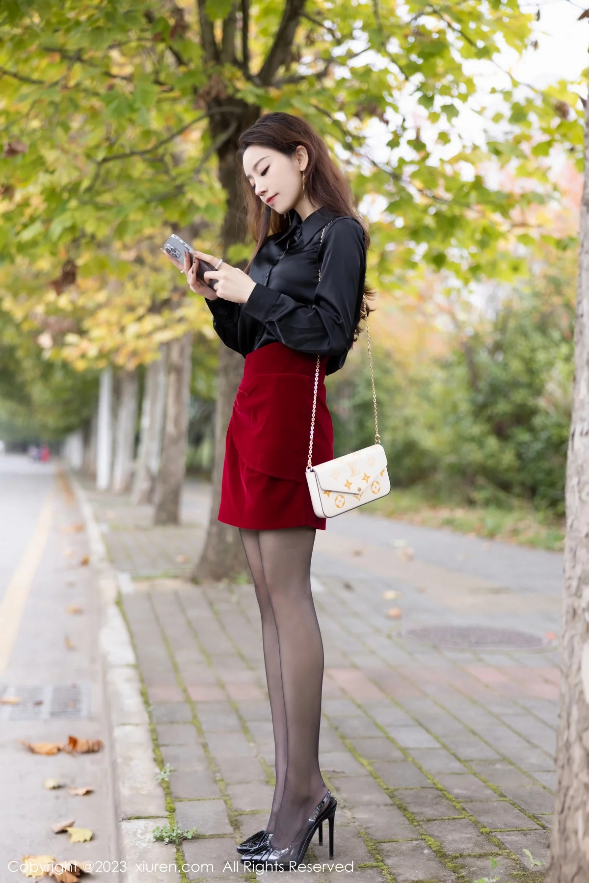 秀人集.com_[XiuRen秀人网]No.7867_模特苏曼兮黑色上衣露性感黑色内衣配黑丝吊袜秀翘臀诱惑写真83P