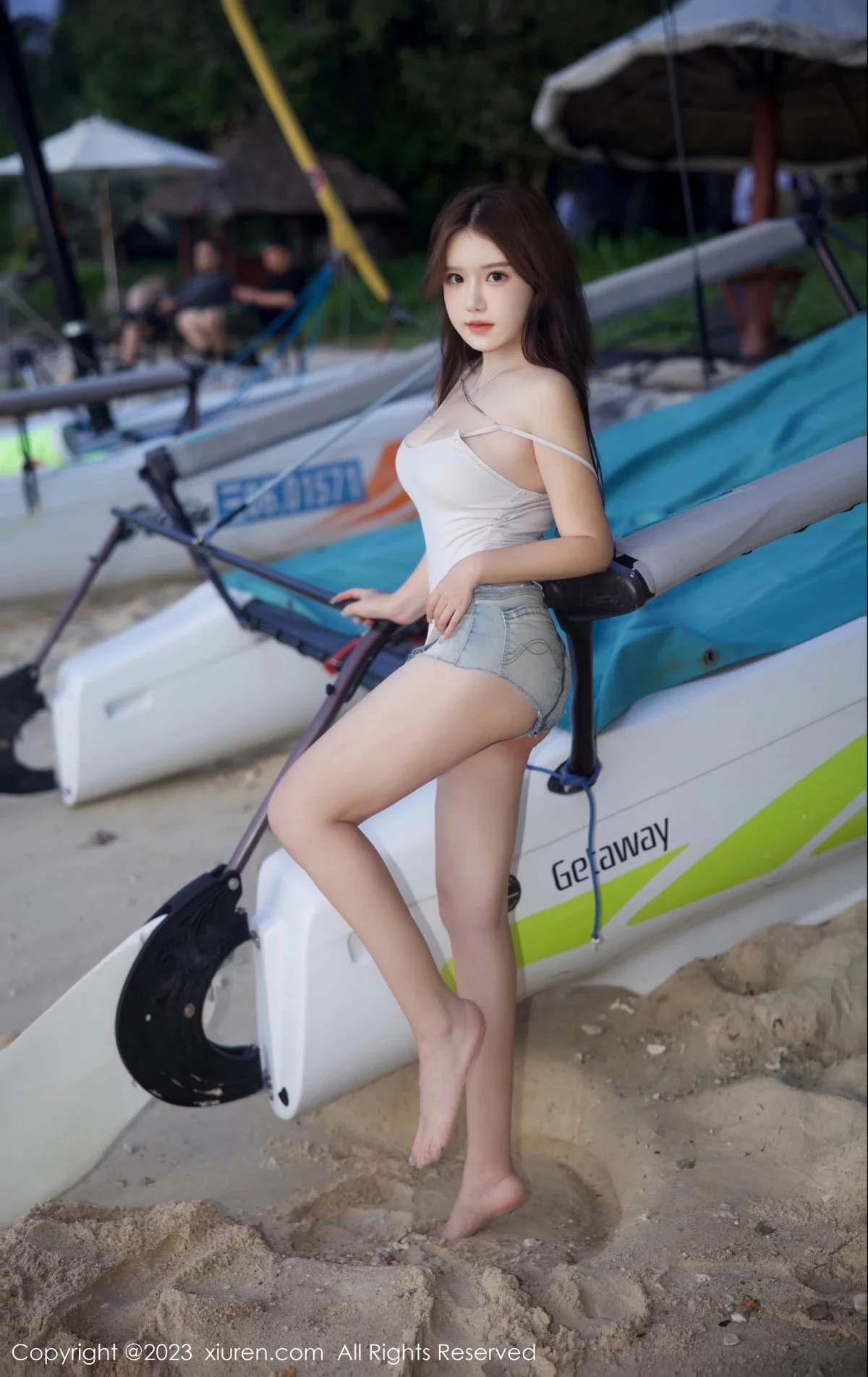 秀人集.com_[XiuRen秀人网]No.7866_模特小薯条nienie沙滩场所性感浅灰色连体衣秀曼妙身姿诱惑写真72P