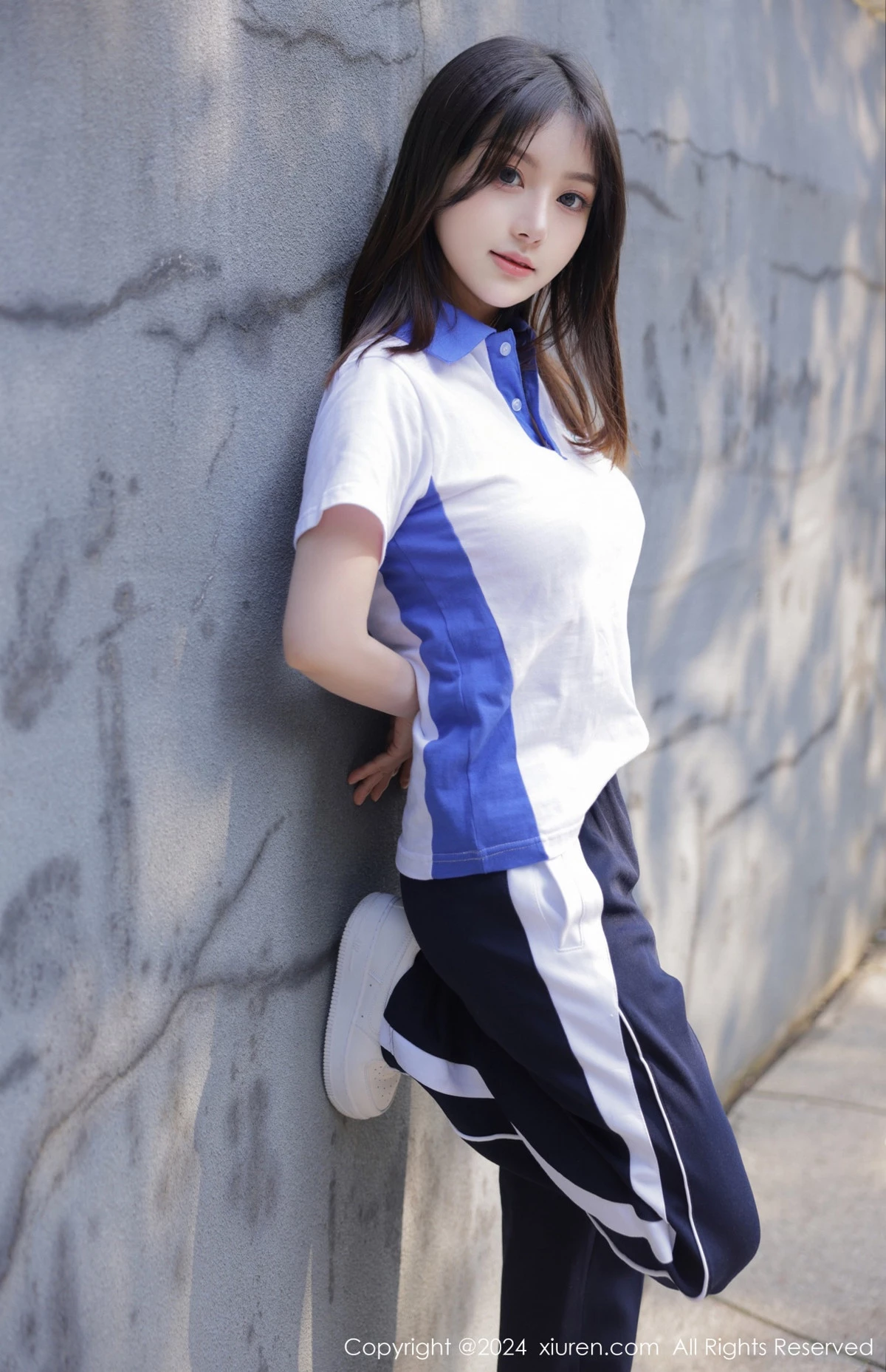 秀人集.com_[XiuRen秀人网]No.7994_模特豆瓣酱公交车场景学妹制服露开档黑丝秀丰腴身材诱惑写真84P