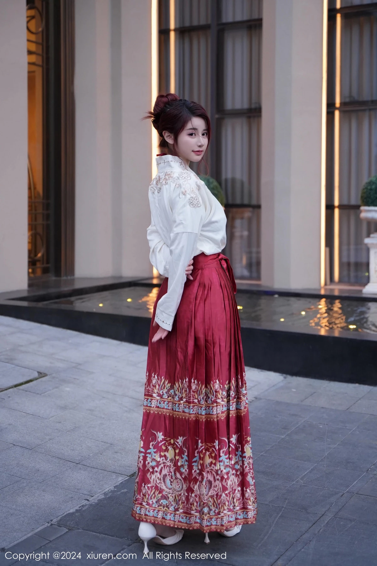 秀人集.com_[XiuRen秀人网]No.7985_模特美七Mia性感红色轻透古装服配黑丝吊袜秀惹火身材诱惑写真70P