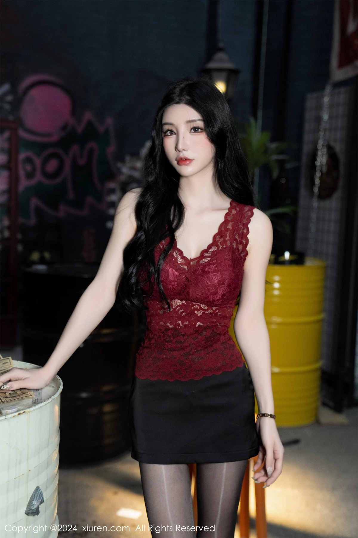 秀人集.com_[XiuRen秀人网]No.7993_女神周于希Sally红色上衣配黑短裙露闪亮开档黑丝撩人诱惑写真83P