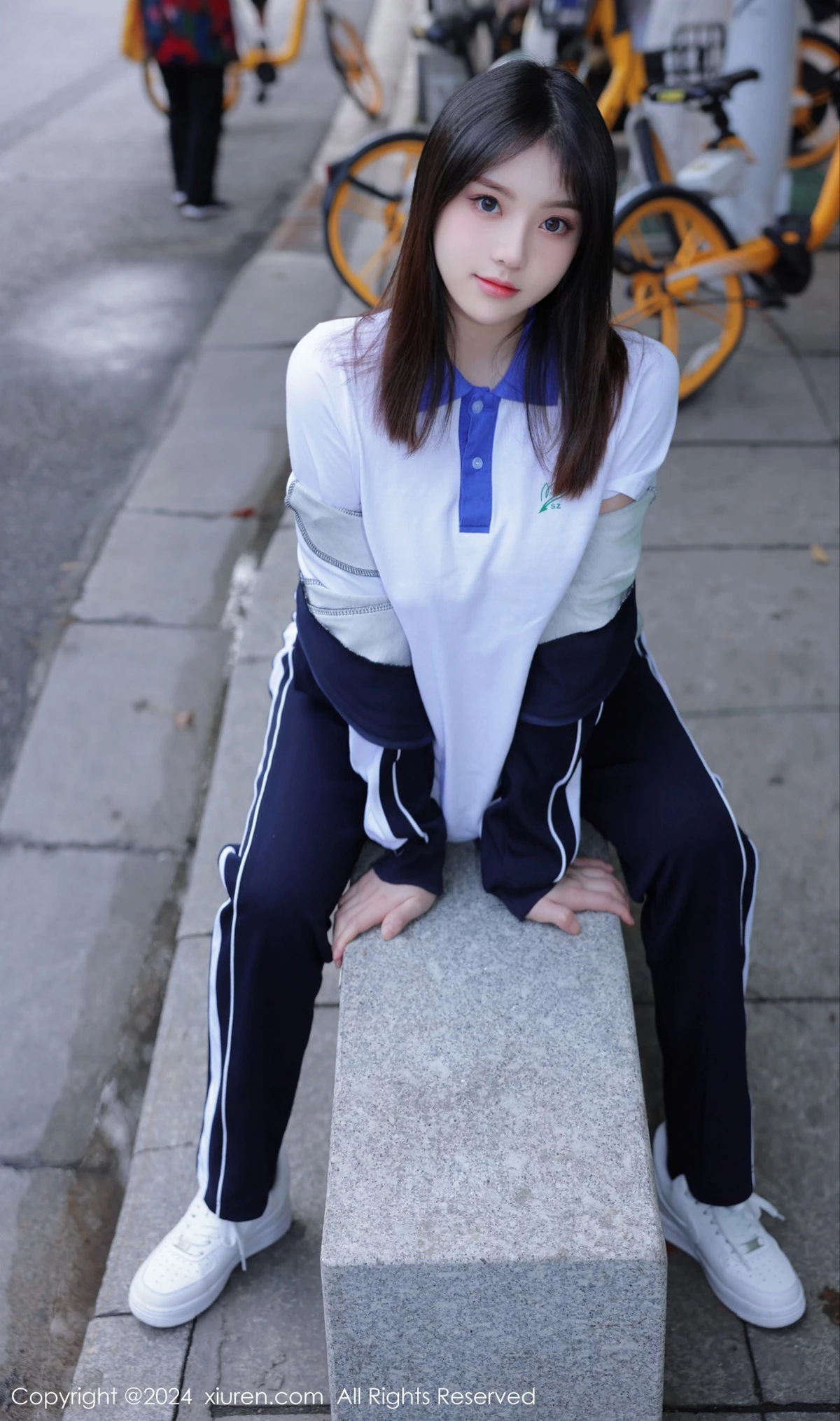 秀人集.com_[XiuRen秀人网]No.7994_模特豆瓣酱公交车场景学妹制服露开档黑丝秀丰腴身材诱惑写真84P