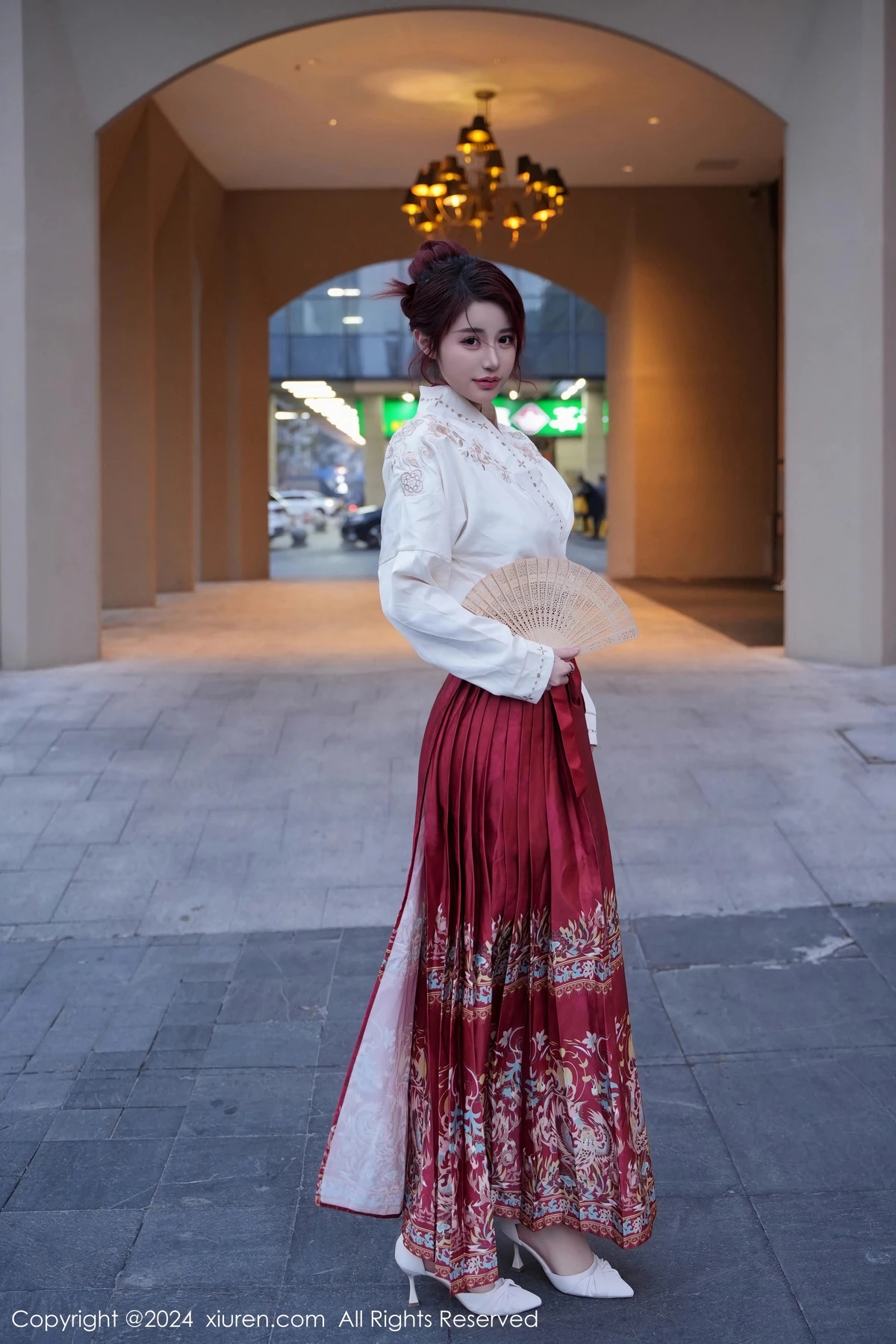 秀人集.com_[XiuRen秀人网]No.7985_模特美七Mia性感红色轻透古装服配黑丝吊袜秀惹火身材诱惑写真70P