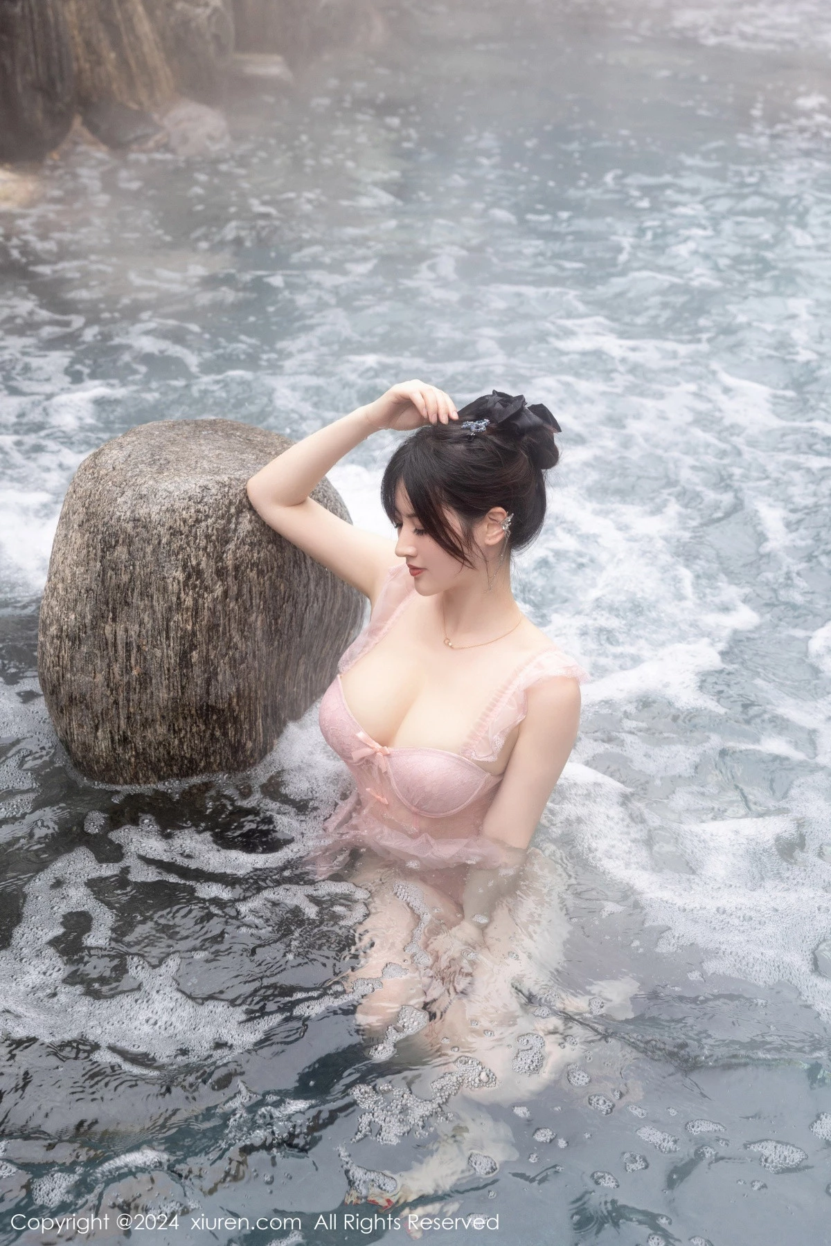 秀人集.com_[XiuRen秀人网]No.8039_模特诗诗kiki溪边场景+浴室性感粉色情趣短裙秀惹火身材诱惑写真84P