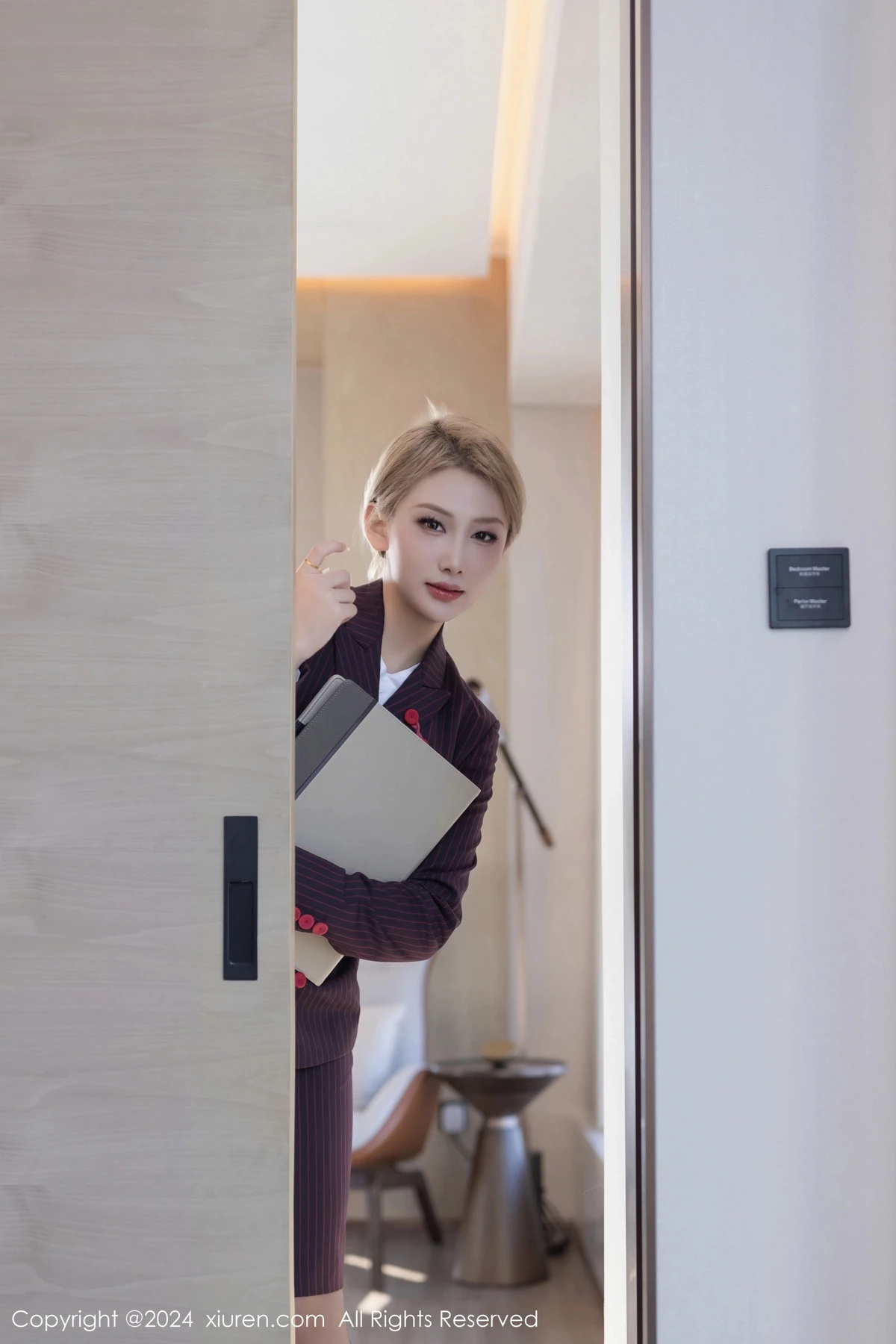 秀人集.com_[XiuRen秀人网]No.8042_模特沈青黛性感紫色空姐制服露粉色内衣秀曼妙身姿完美诱惑写真78P