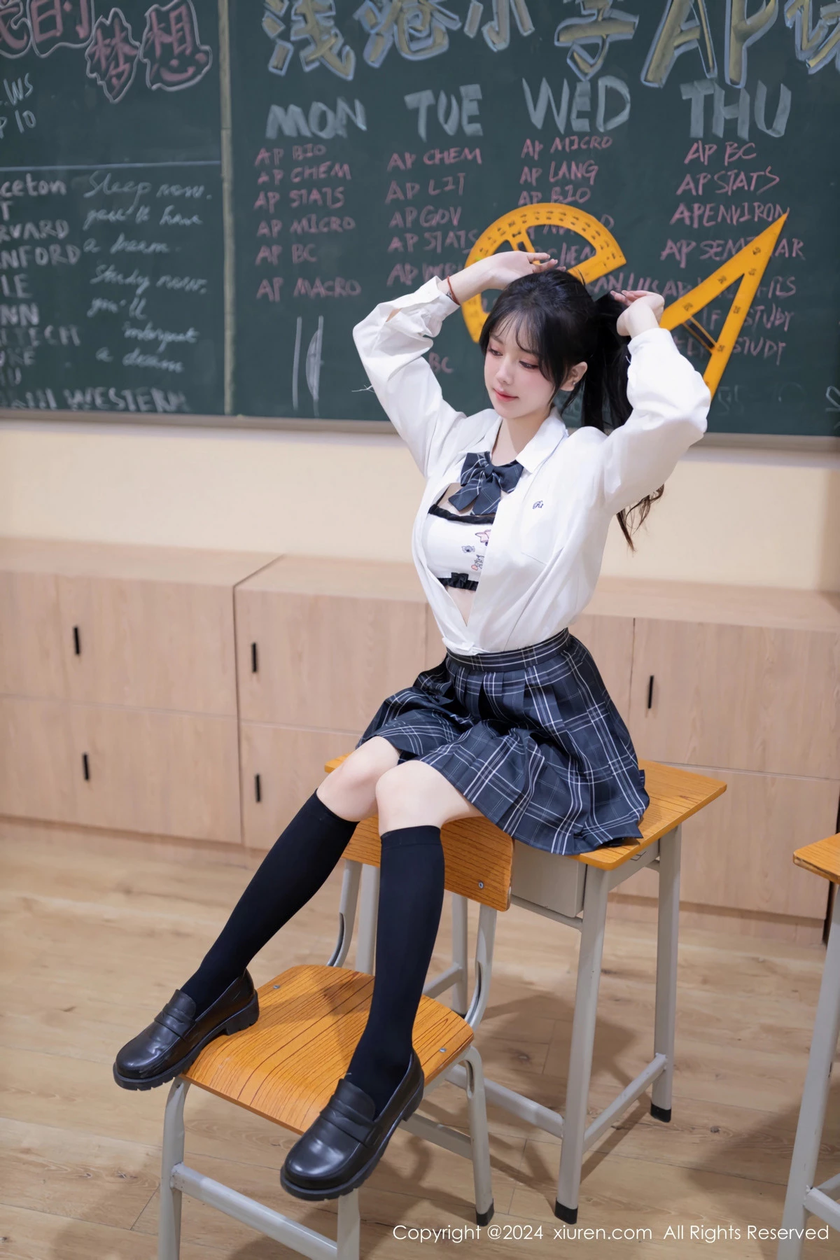 秀人集.com_[XiuRen秀人网]No.8058_模特幼幼调教主题性感学生制服配黑丝袜秀完美身材迷人诱惑写真80P