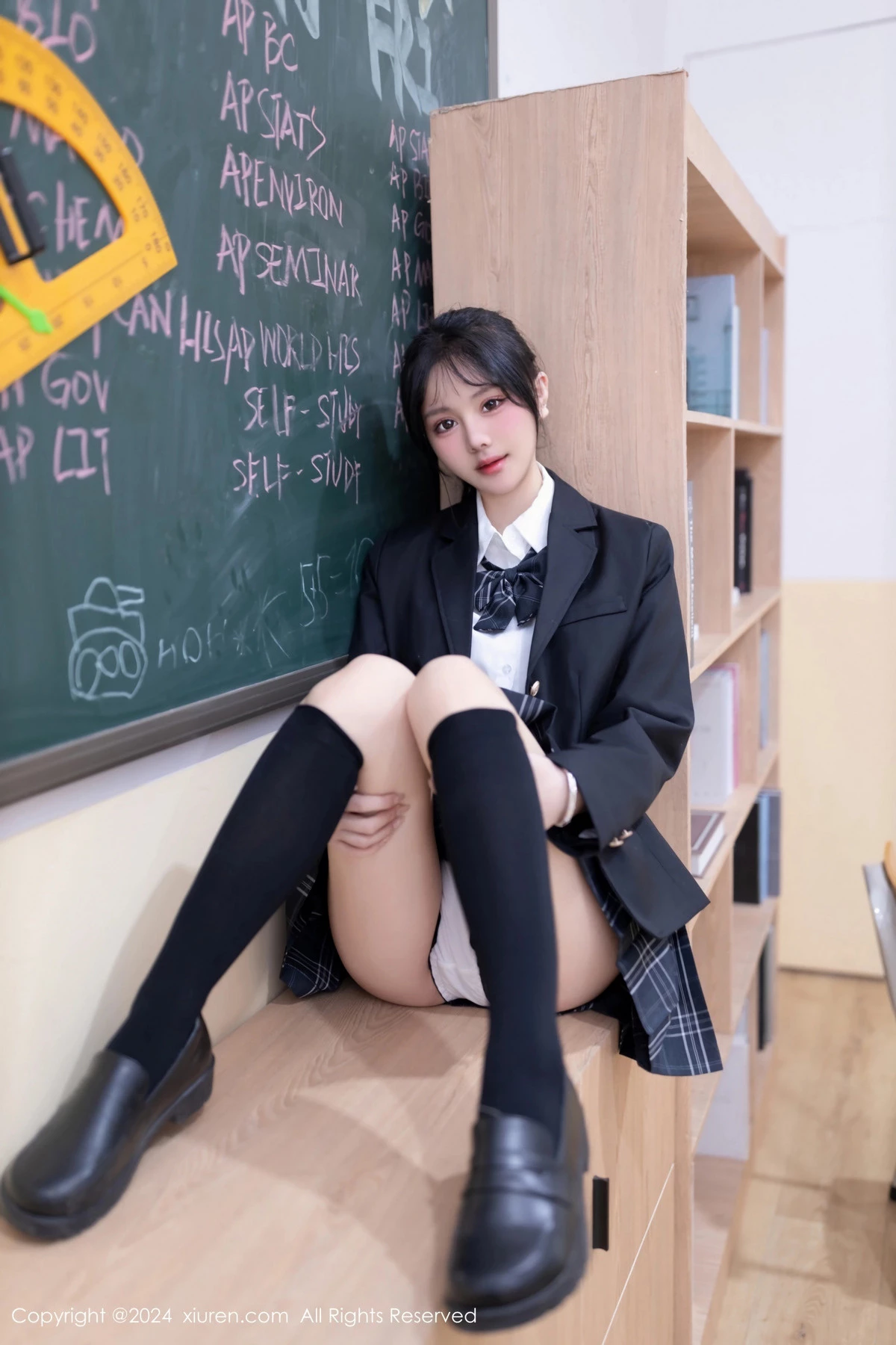 秀人集.com_[XiuRen秀人网]No.8058_模特幼幼调教主题性感学生制服配黑丝袜秀完美身材迷人诱惑写真80P