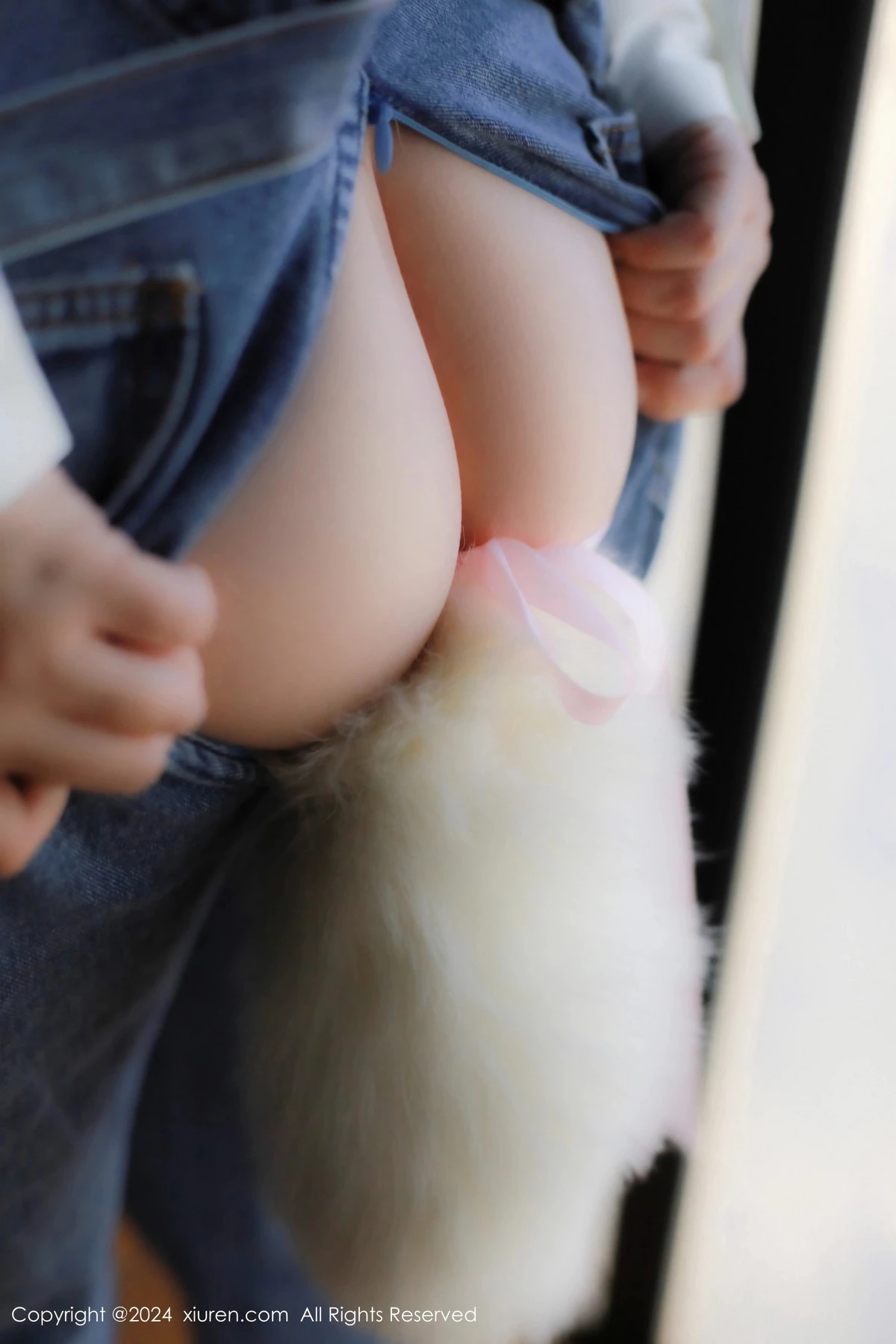 秀人集.com_[XiuRen秀人网]No.8087_模特小薯条nienie电玩店场景性感牛仔背带裤秀曼妙身姿诱惑写真81P