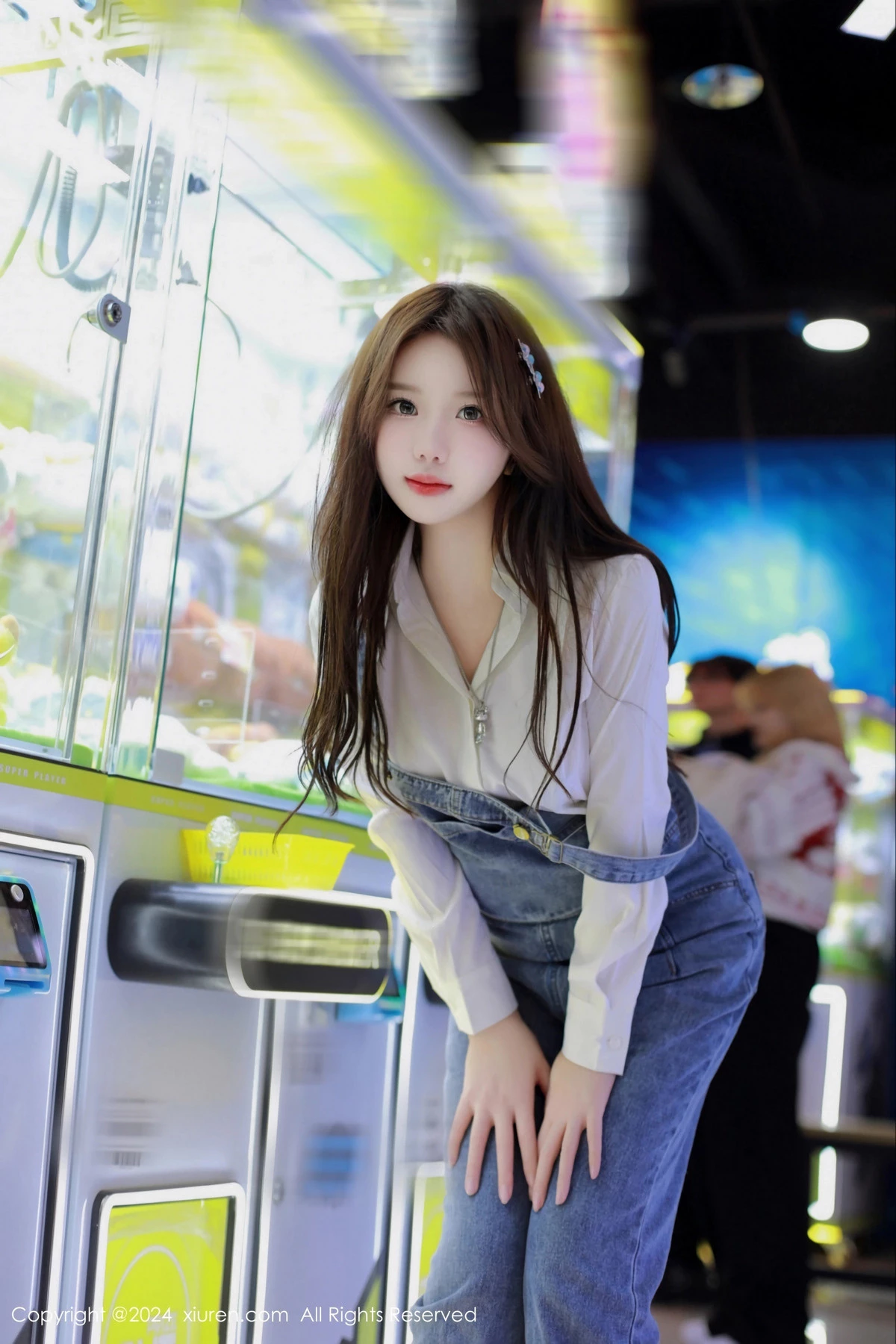 秀人集.com_[XiuRen秀人网]No.8087_模特小薯条nienie电玩店场景性感牛仔背带裤秀曼妙身姿诱惑写真81P