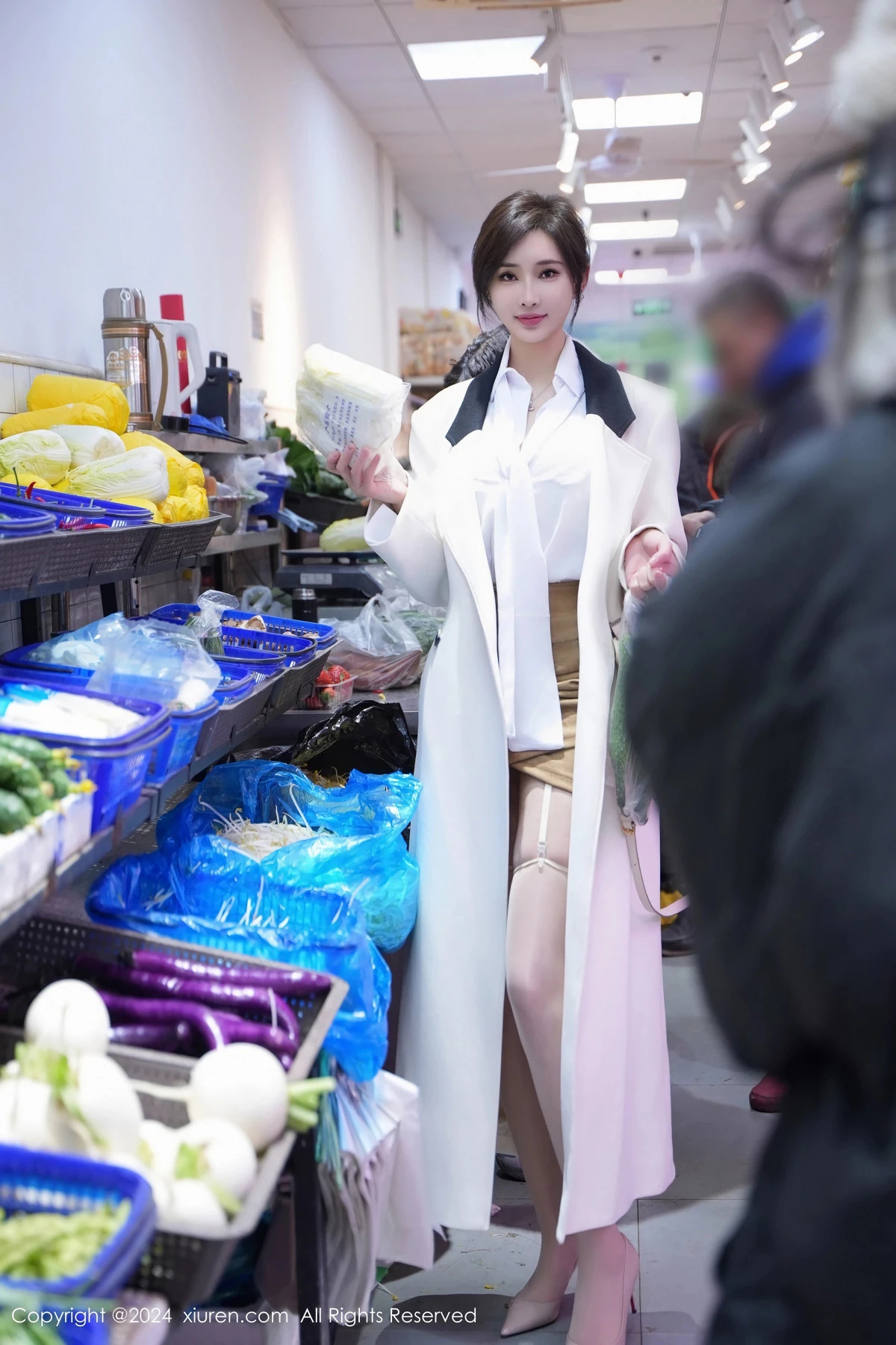 秀人集.com_[XiuRen秀人网]No.8083_女神Carol周妍希性感白色上衣配肉丝吊袜秀丰满身材诱惑写真96P