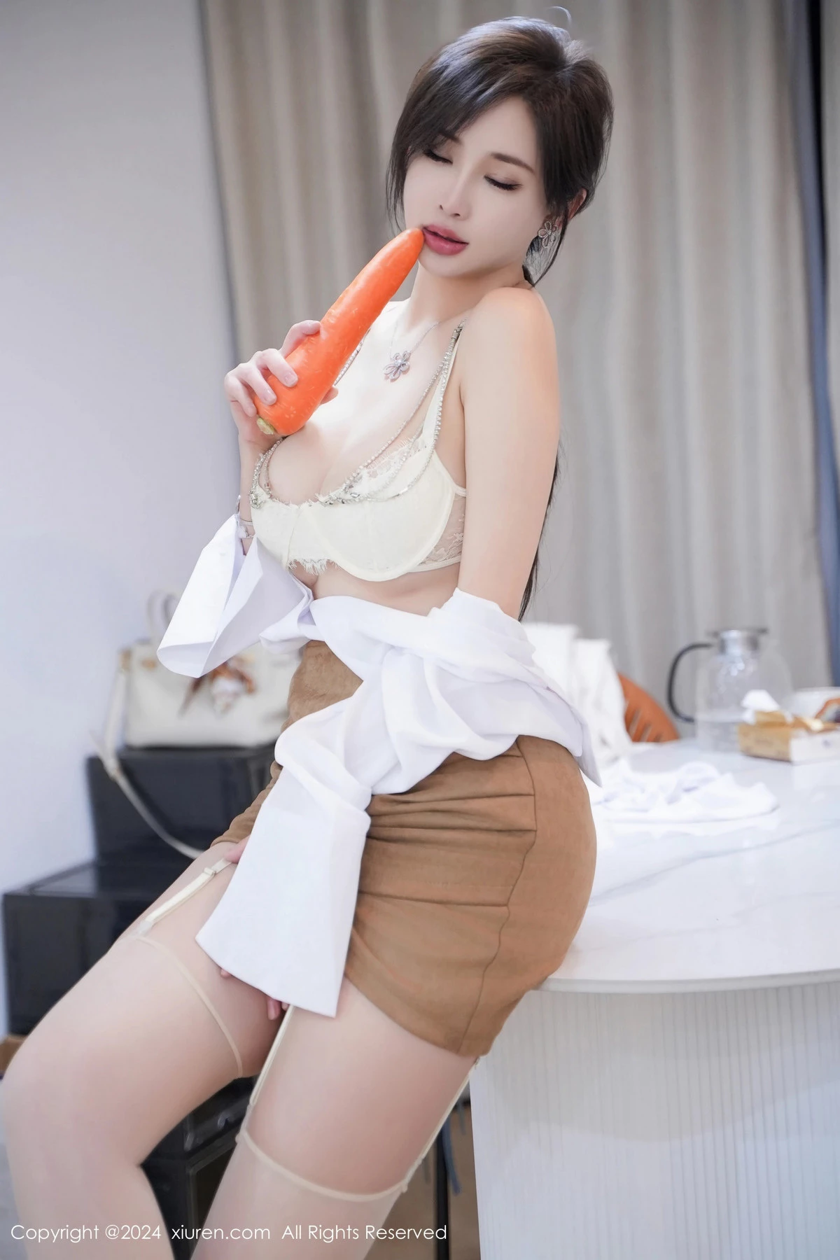 秀人集.com_[XiuRen秀人网]No.8083_女神Carol周妍希性感白色上衣配肉丝吊袜秀丰满身材诱惑写真96P