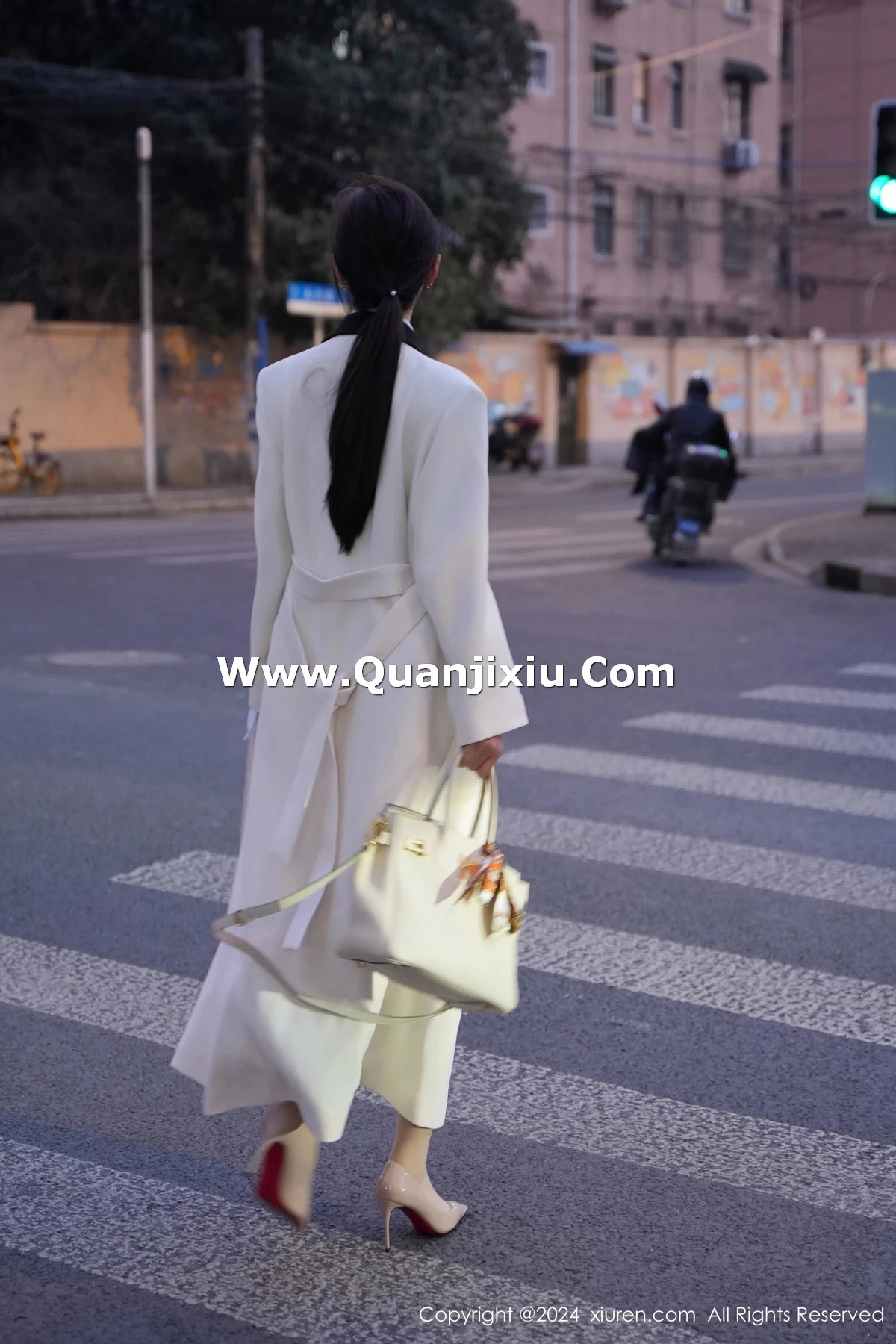 秀人集.com_[XiuRen秀人网]No.8083_女神Carol周妍希性感白色上衣配肉丝吊袜秀丰满身材诱惑写真96P