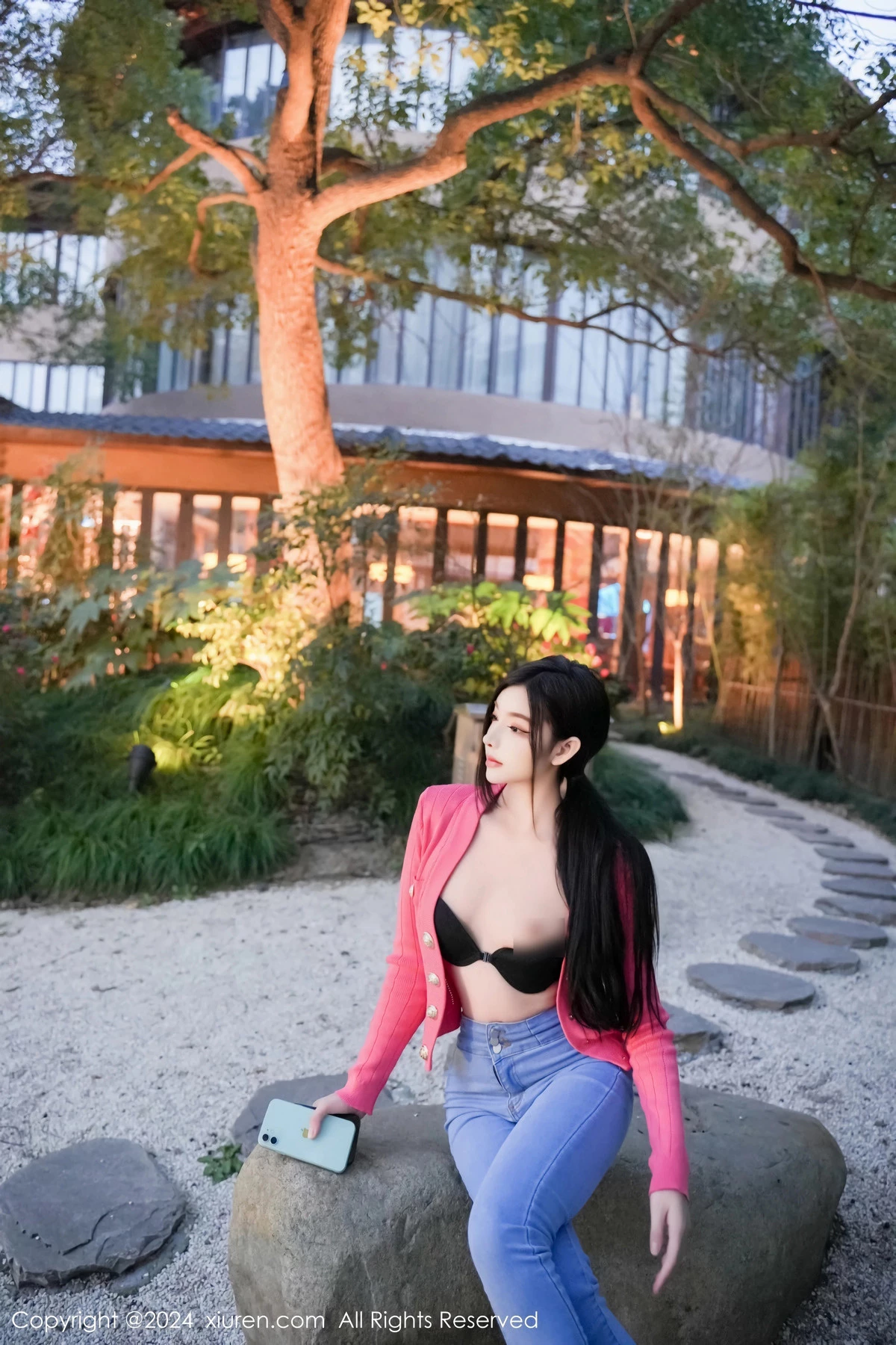 秀人集.com_[XiuRen秀人网]No.8091_新人模特龙雪儿脱牛仔裤露性感黑色内衣配开档黑丝极致魅惑写真69P