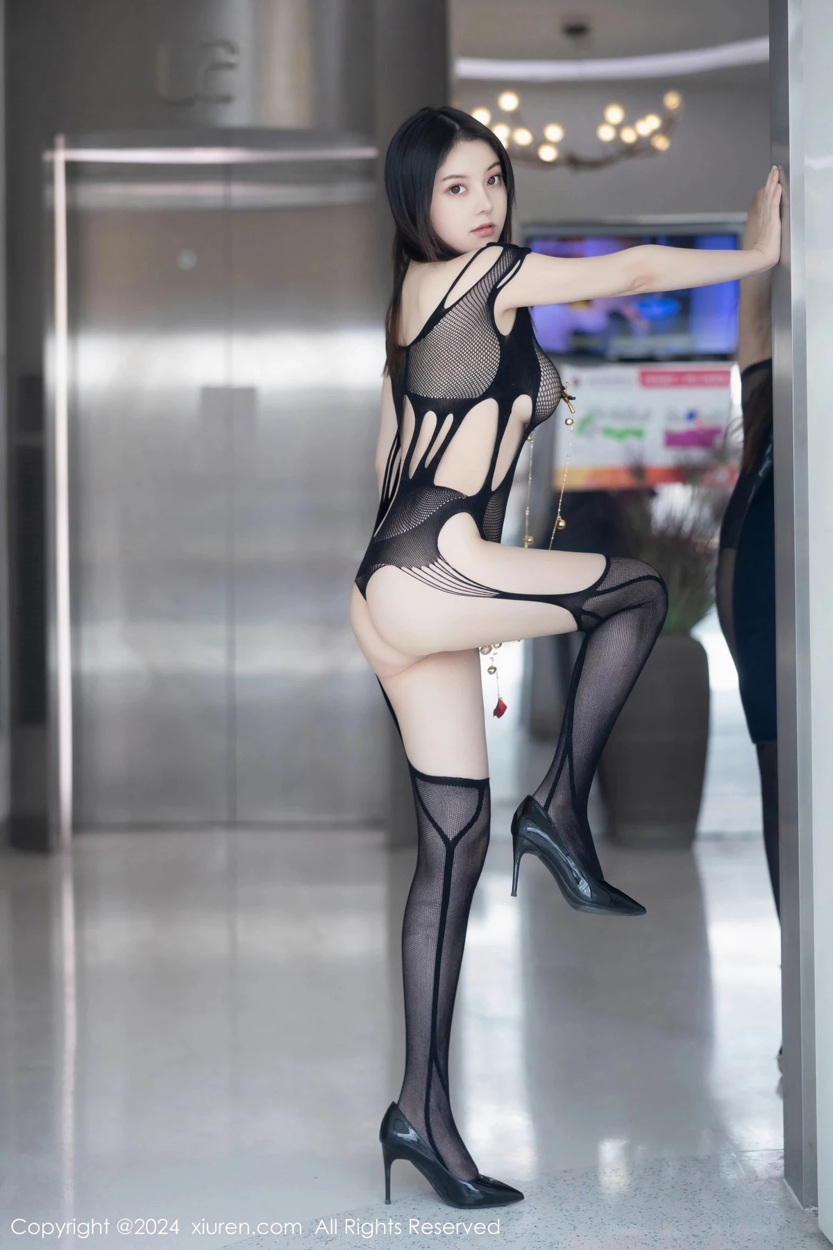 秀人集.com_[XiuRen秀人网]No.8099_模特合集豆瓣酱商场场景性感黑色情趣服饰秀惹火身材诱惑写真84P