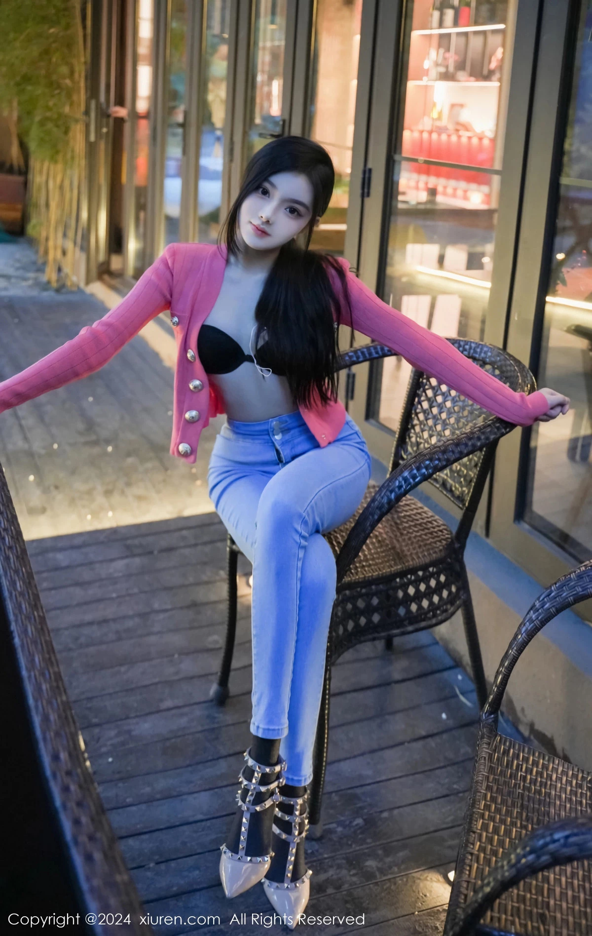 秀人集.com_[XiuRen秀人网]No.8091_新人模特龙雪儿脱牛仔裤露性感黑色内衣配开档黑丝极致魅惑写真69P