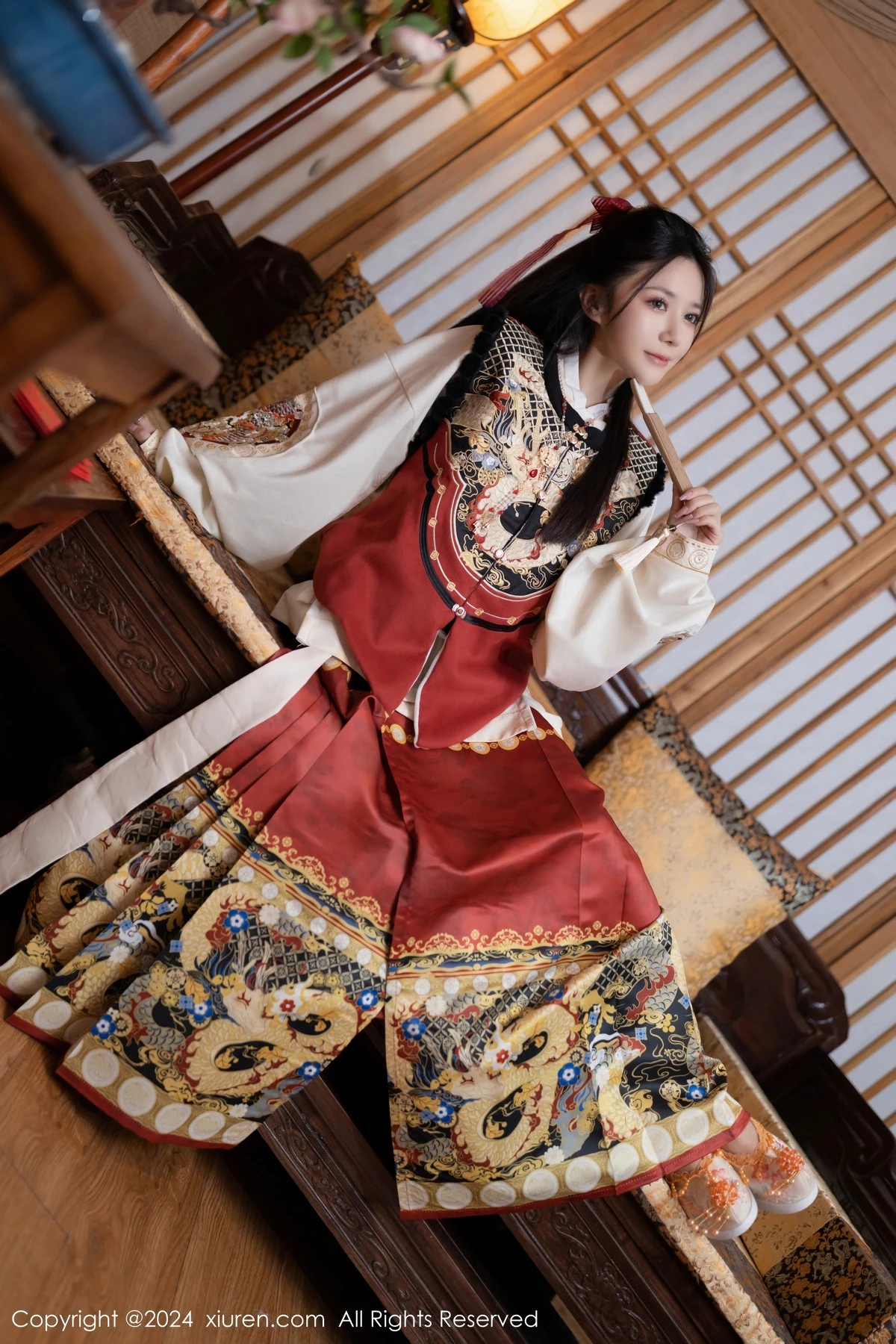 秀人集.com_[XiuRen秀人网]No.8095_模特鱼子酱Fish贺新春主题红色服饰露红布兜秀曼妙身姿诱惑写真80P