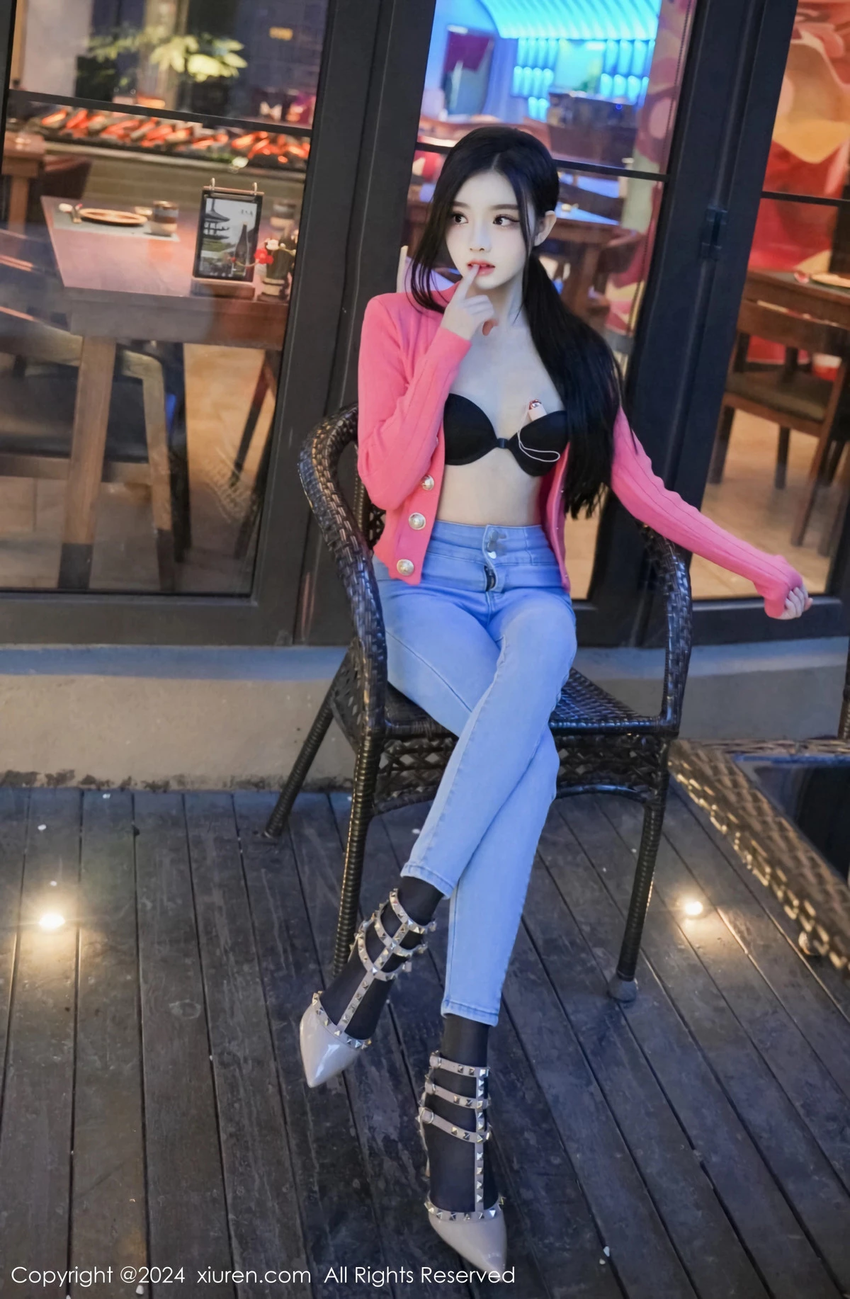 秀人集.com_[XiuRen秀人网]No.8091_新人模特龙雪儿脱牛仔裤露性感黑色内衣配开档黑丝极致魅惑写真69P