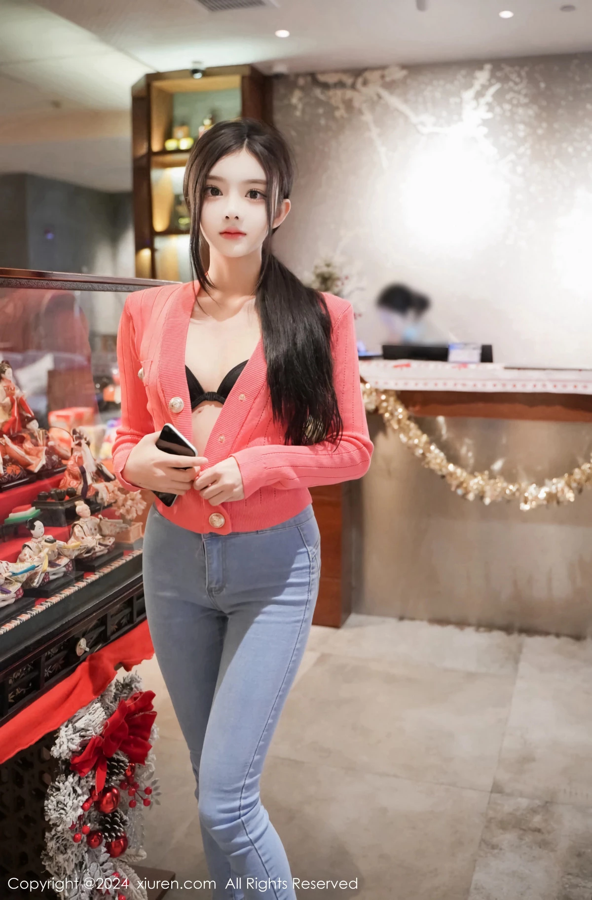 秀人集.com_[XiuRen秀人网]No.8091_新人模特龙雪儿脱牛仔裤露性感黑色内衣配开档黑丝极致魅惑写真69P