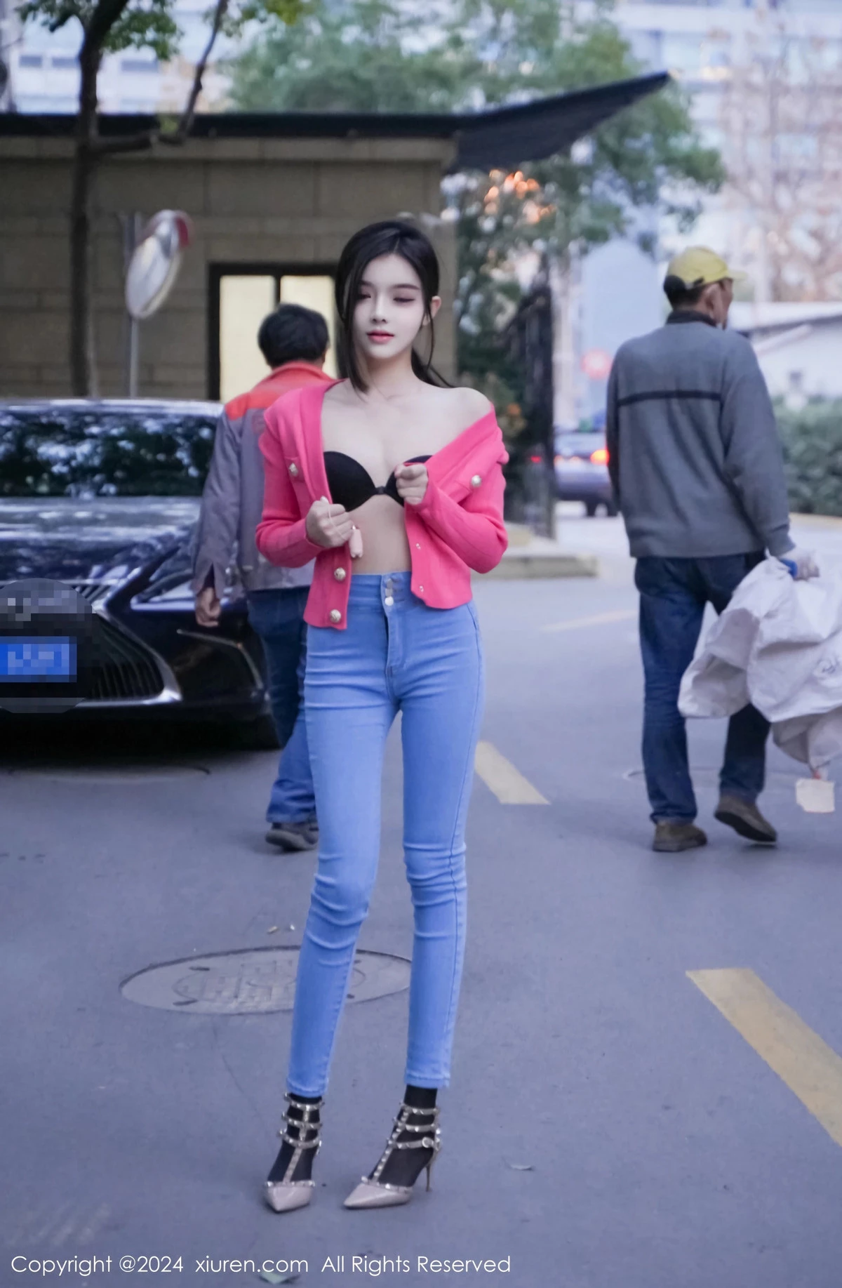 秀人集.com_[XiuRen秀人网]No.8091_新人模特龙雪儿脱牛仔裤露性感黑色内衣配开档黑丝极致魅惑写真69P